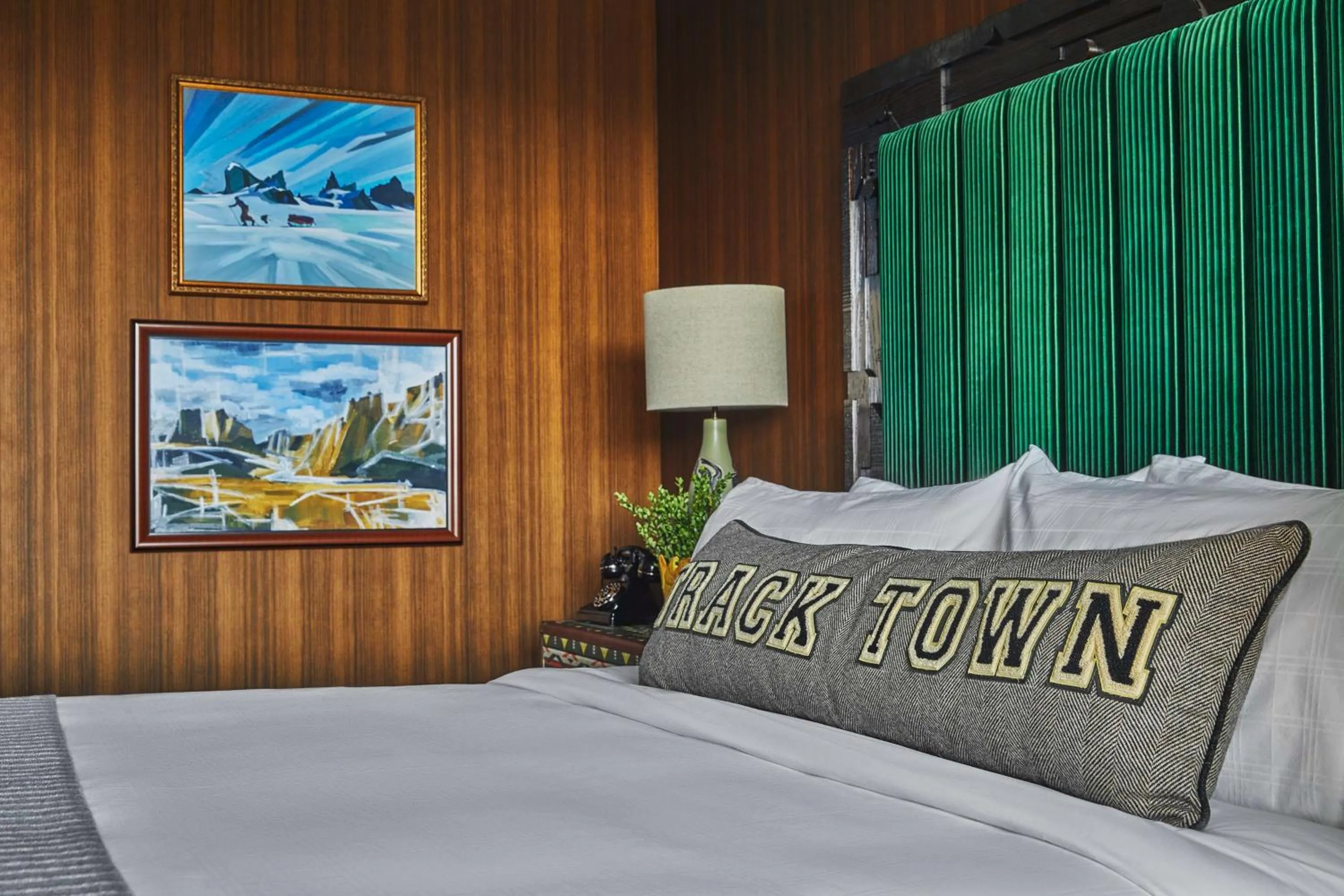 Bed in Graduate by Hilton Eugene