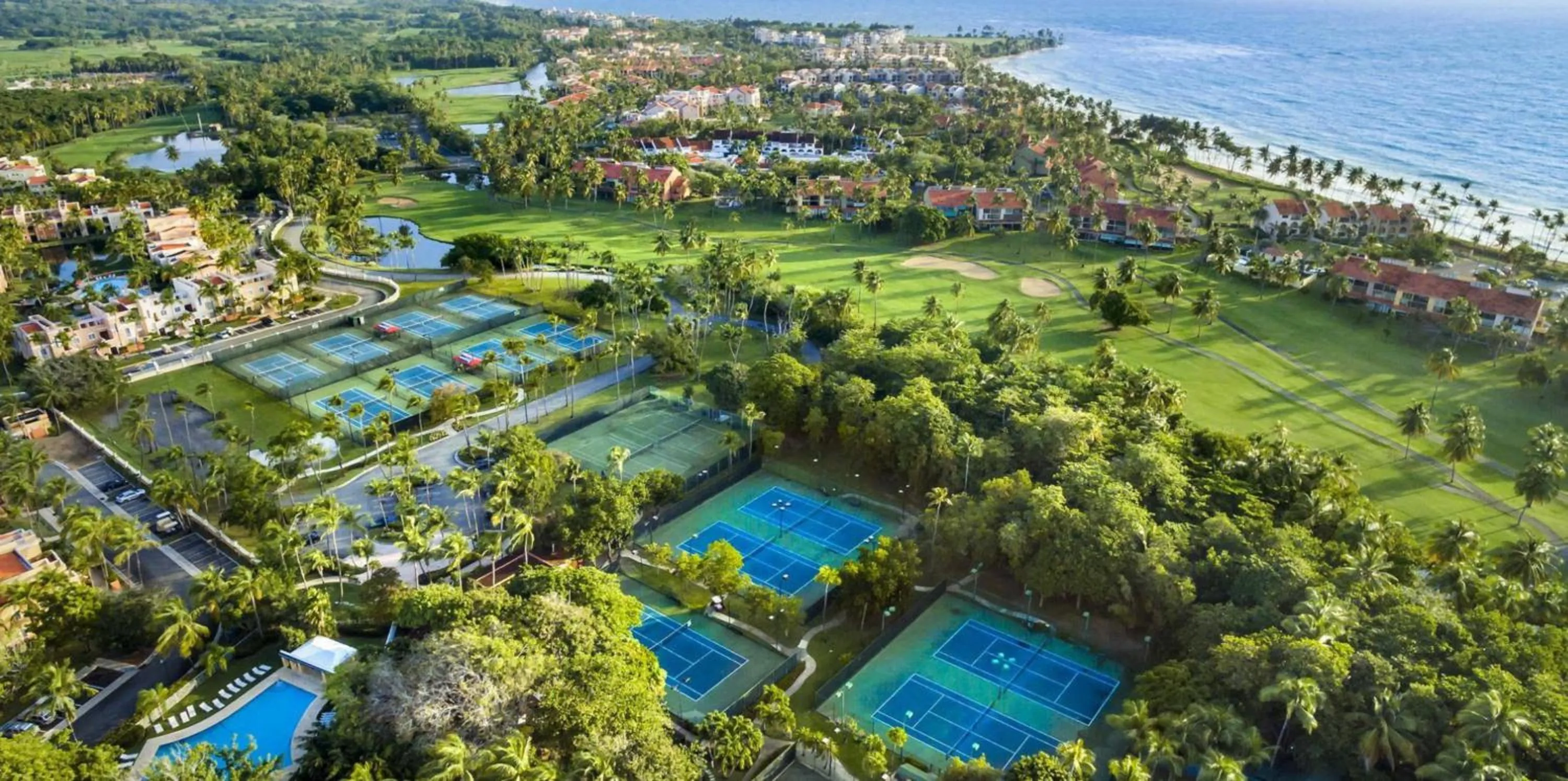 Tennis court in Wyndham Palmas Beach and Golf Boutique Resort