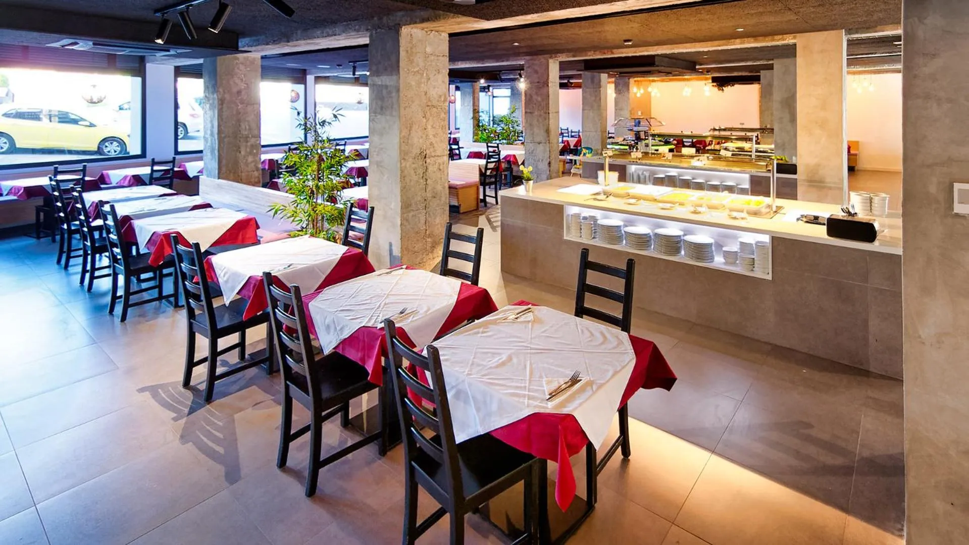 Restaurant/places to eat in Ura Jardín Del Atlántico