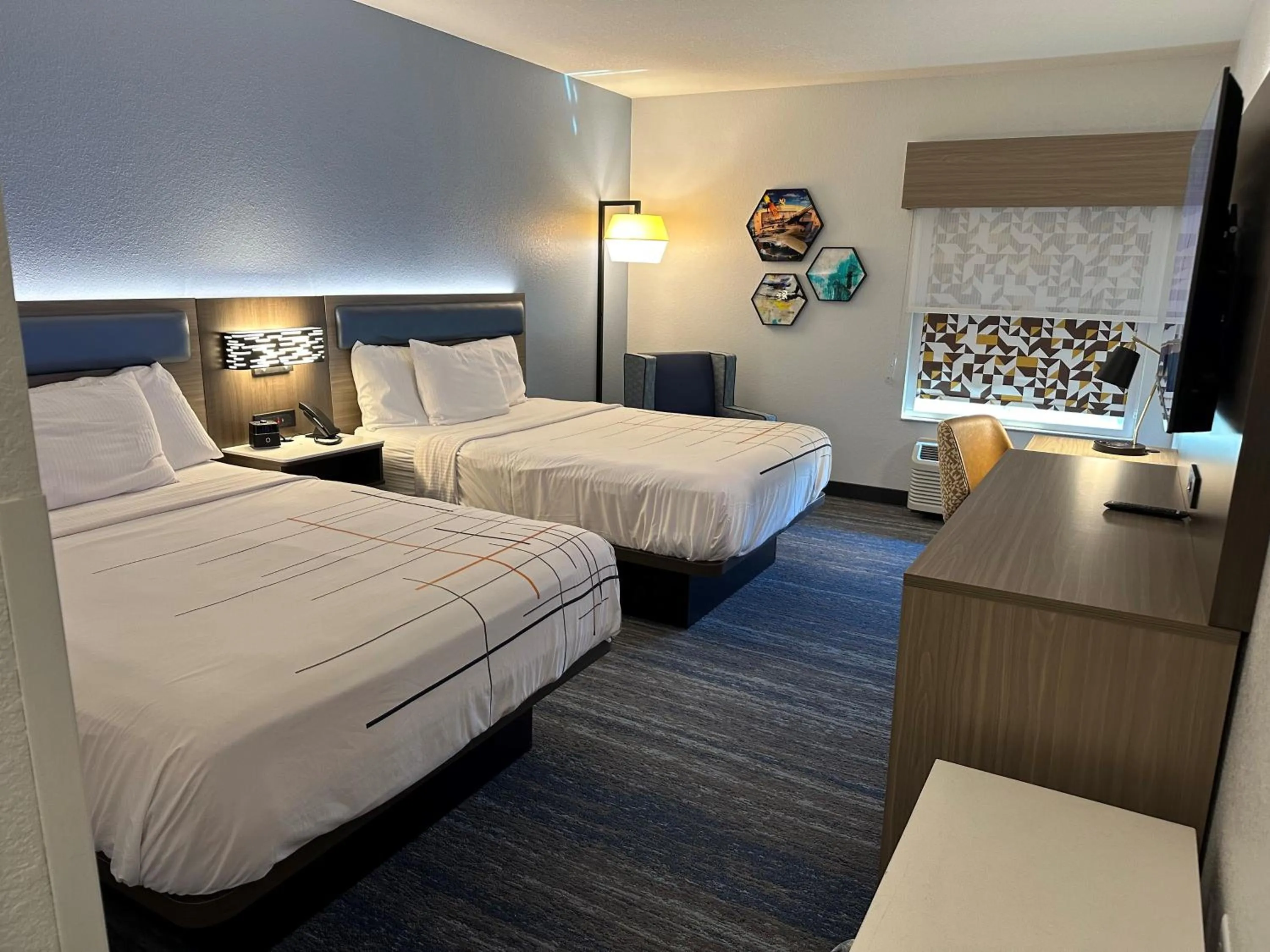 Photo of the whole room, Bed in La Quinta by Wyndham Macon West