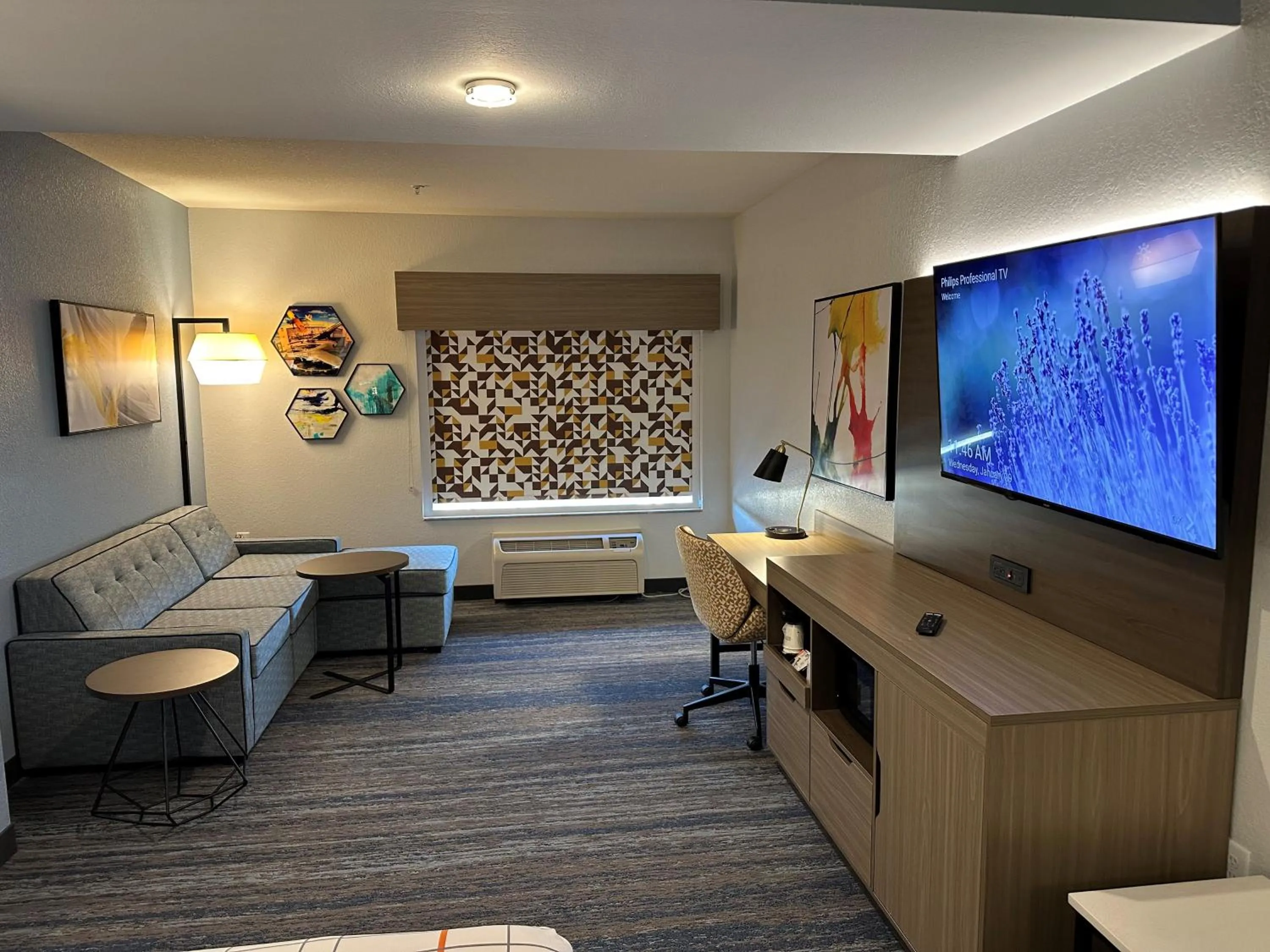 TV and multimedia in La Quinta by Wyndham Macon West