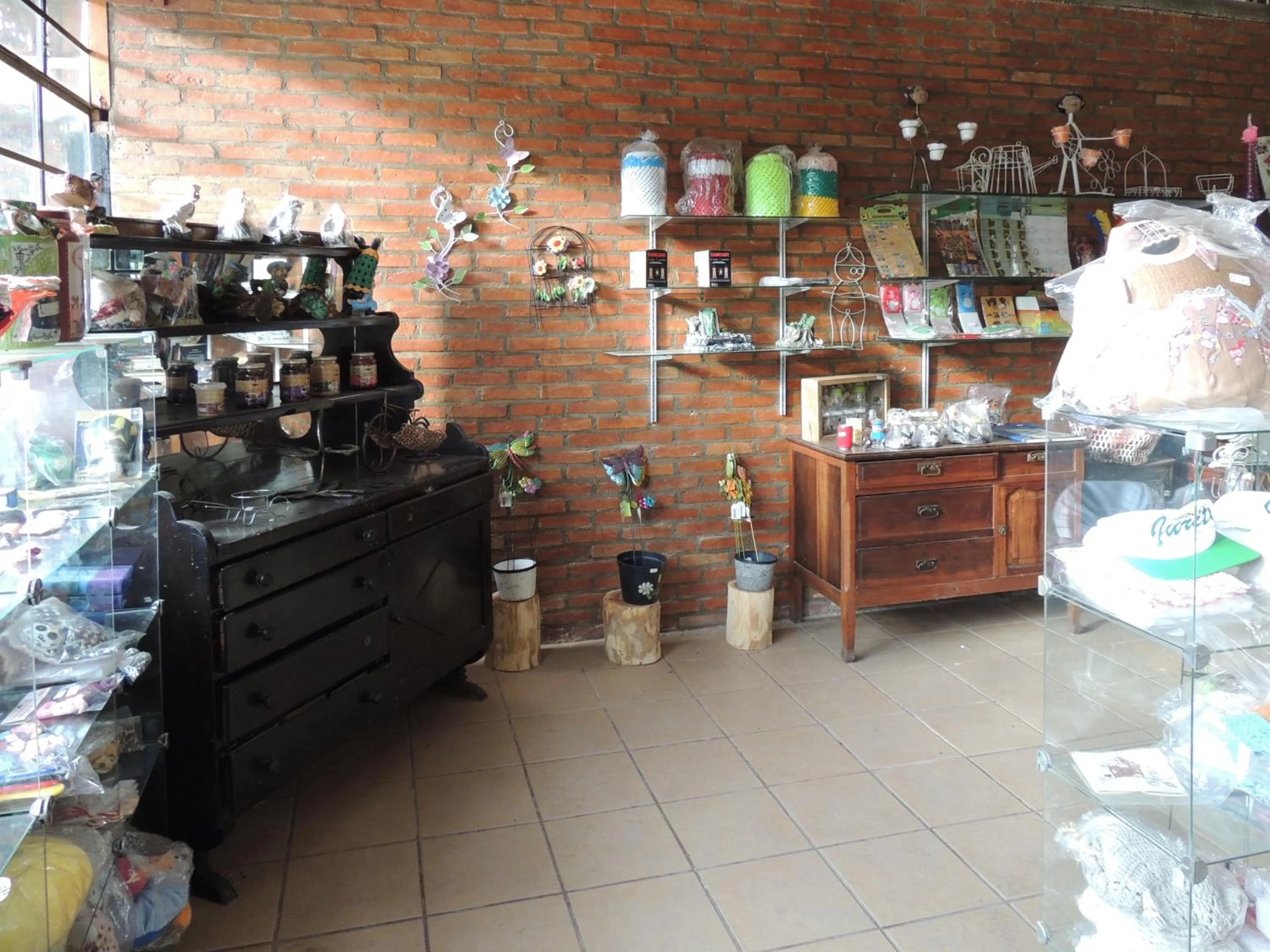 On-site shops in Pousada Juriti - Eco Hotel