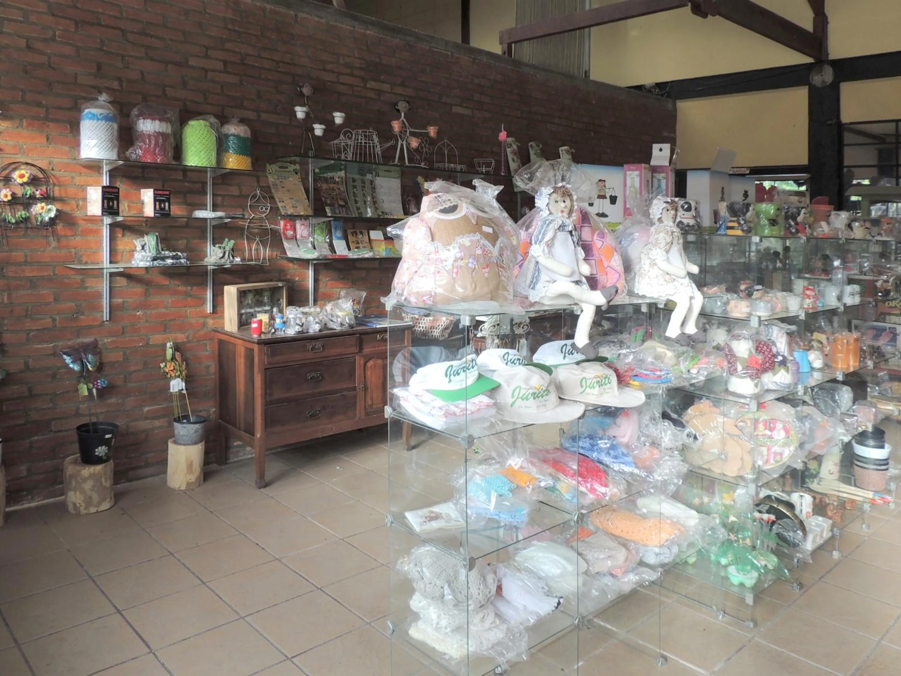 On-site shops in Pousada Juriti - Eco Hotel