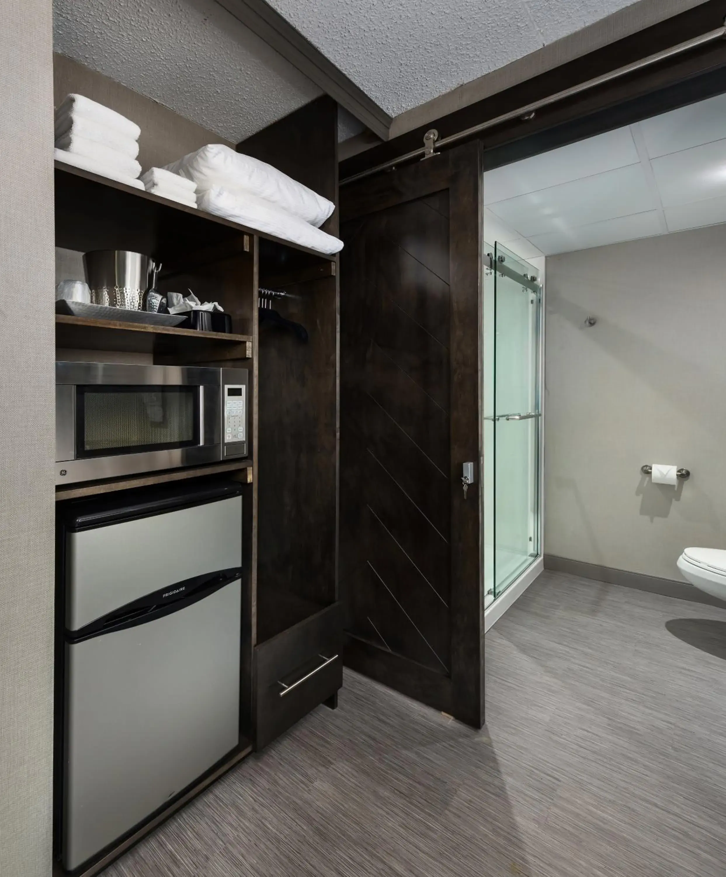 Deluxe King Room in Bismarck Hotel and Conference Center Deluxe King Room in Bismarck Hotel and Conference Center