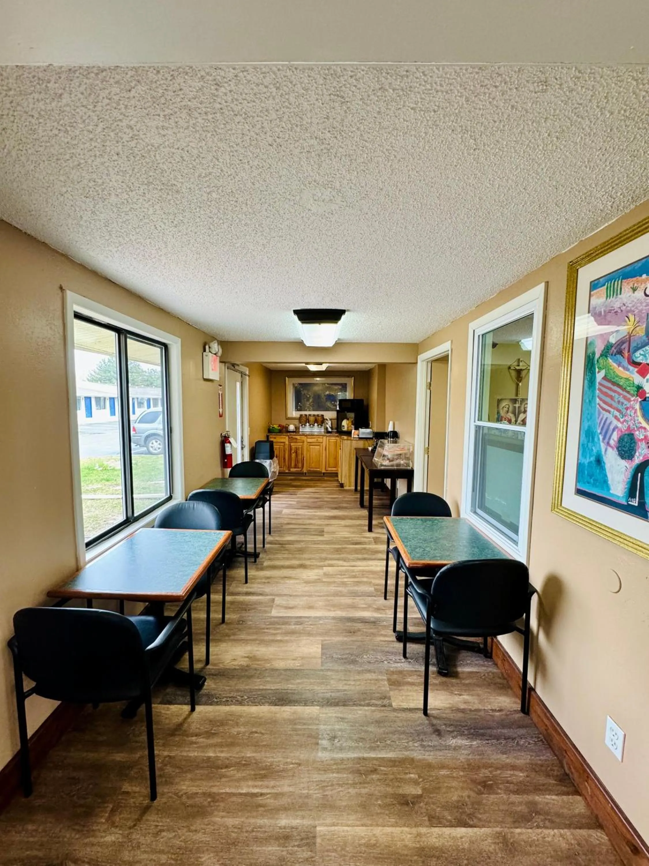 Breakfast in Knights Inn Bridgeport Frankenmuth