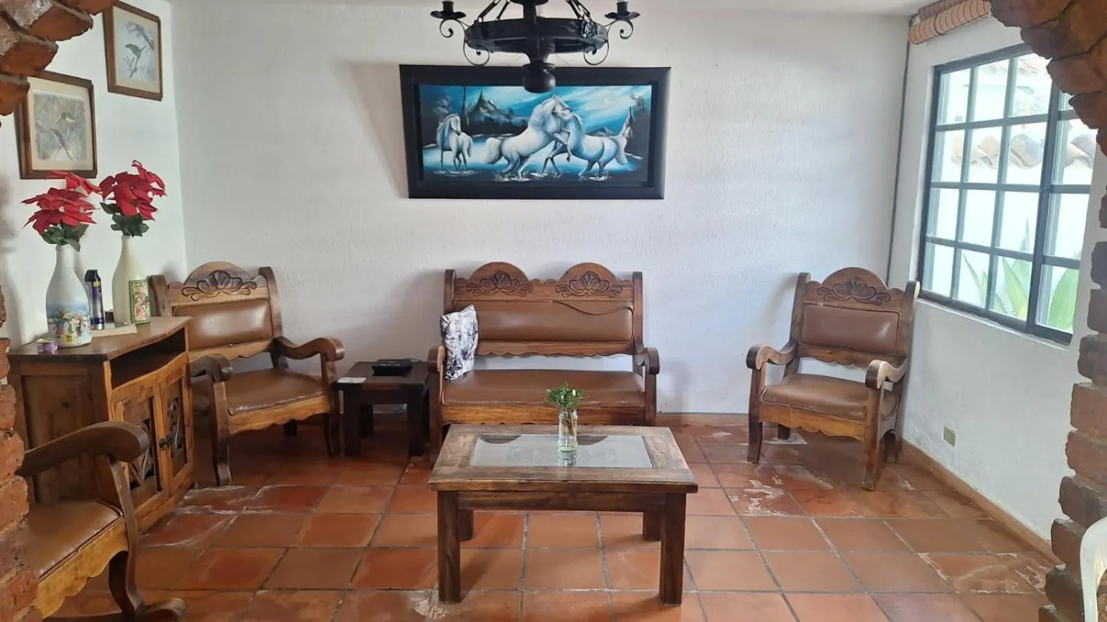 Communal lounge/ TV room in Aparta Hotel El Refugio de María