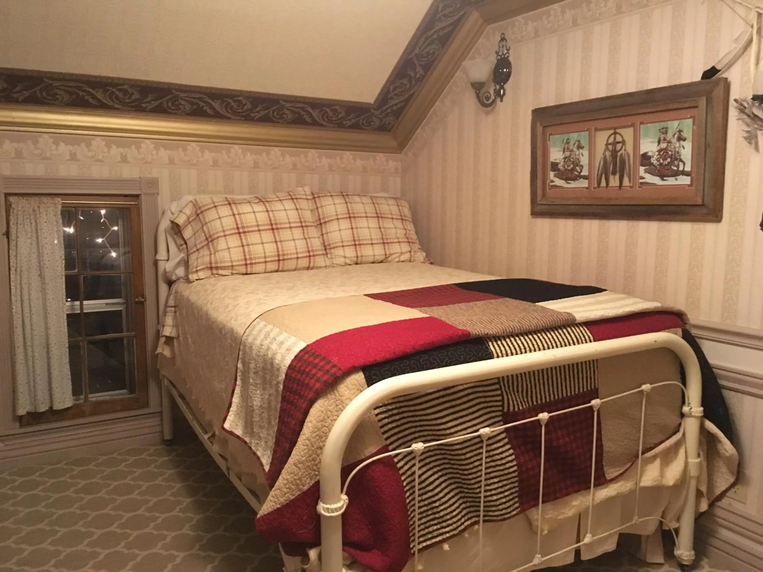 Bed in Frisco Lodge
