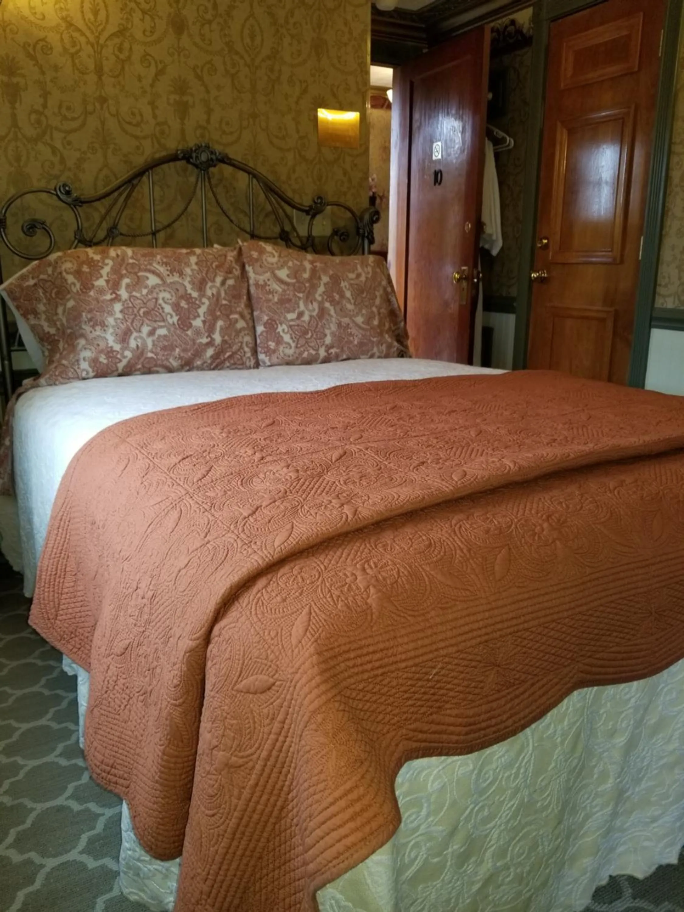 Bedroom, Bed in Frisco Lodge