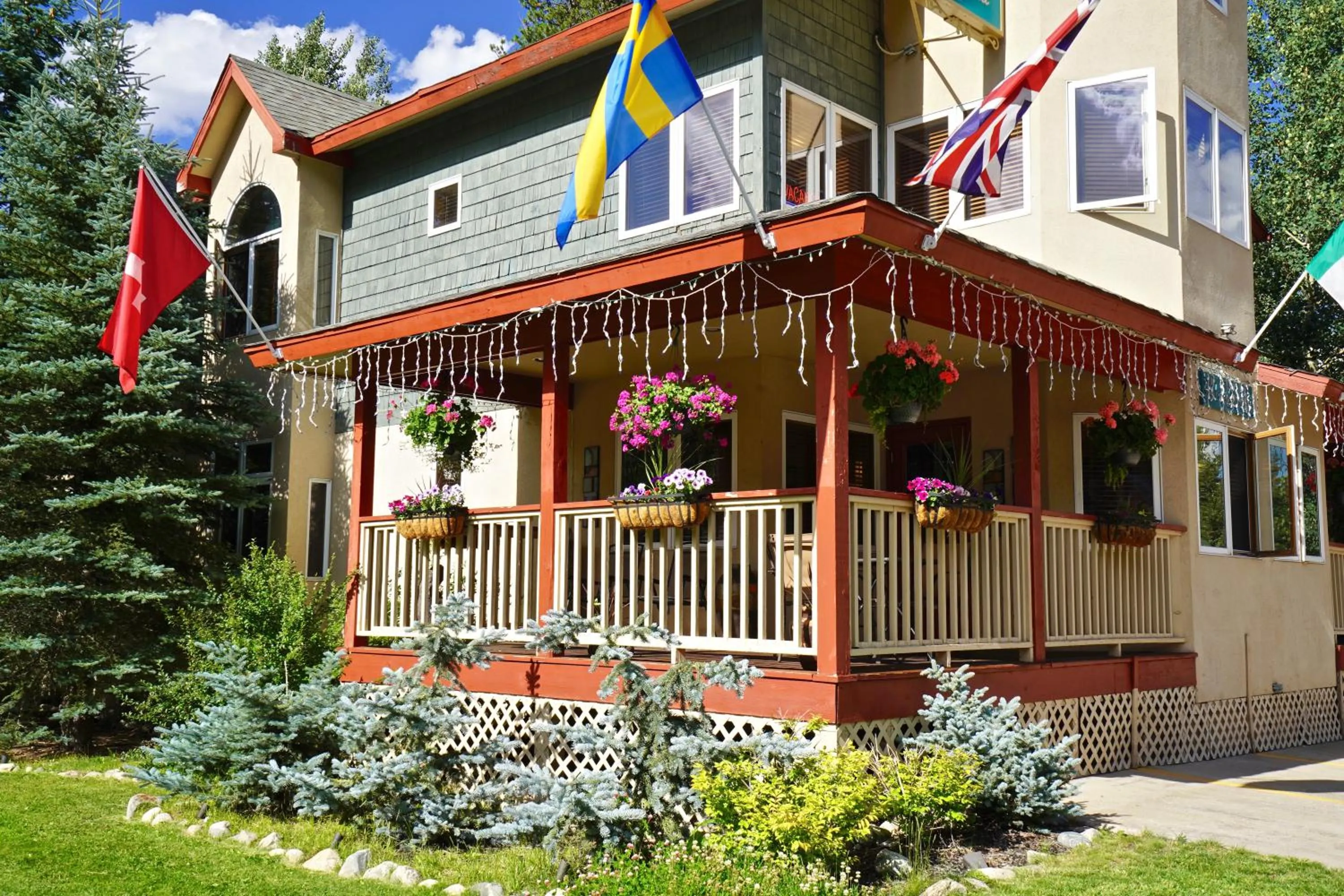 Property building in Frisco Inn on Galena