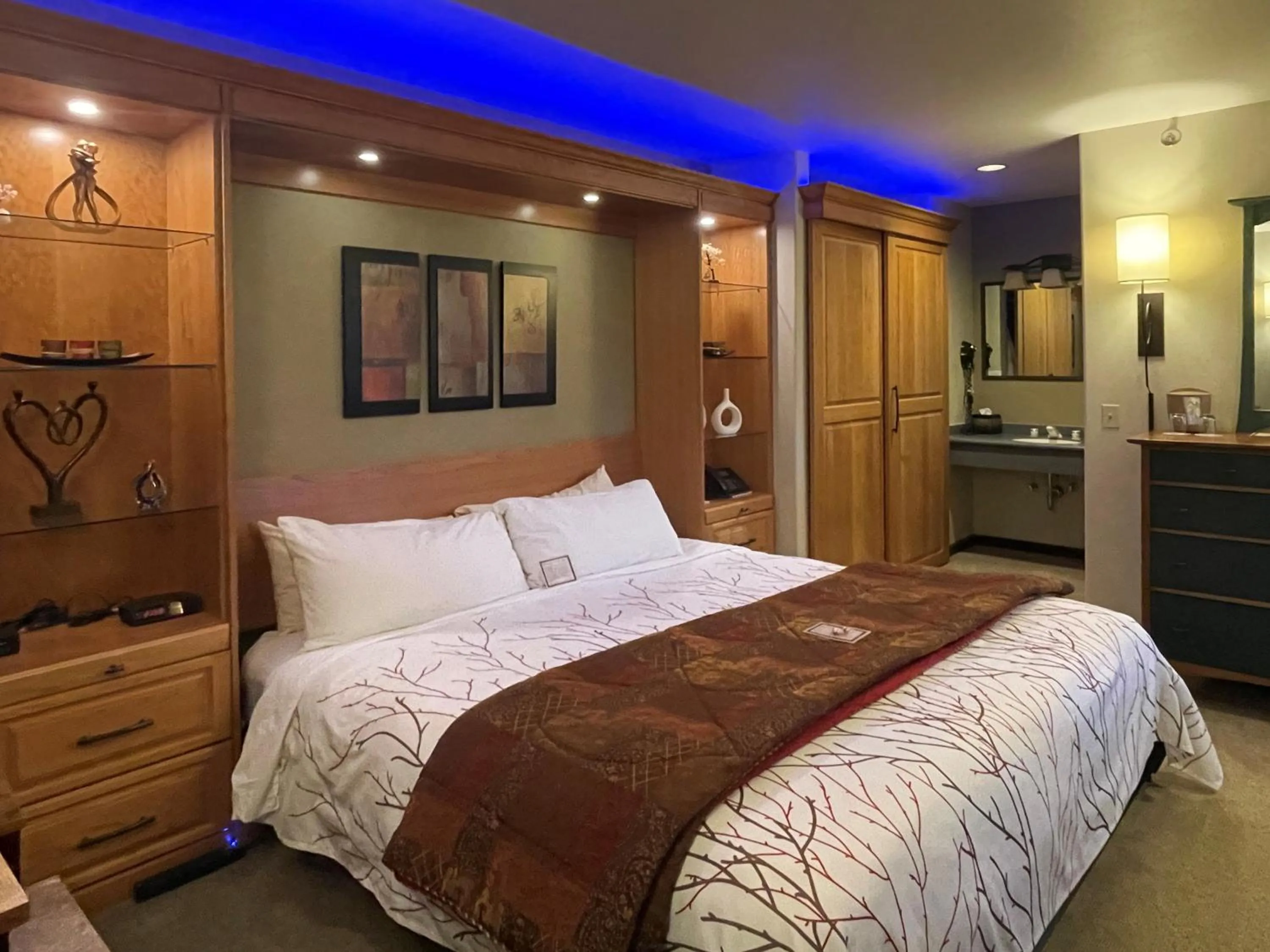 Bed in Frisco Inn on Galena