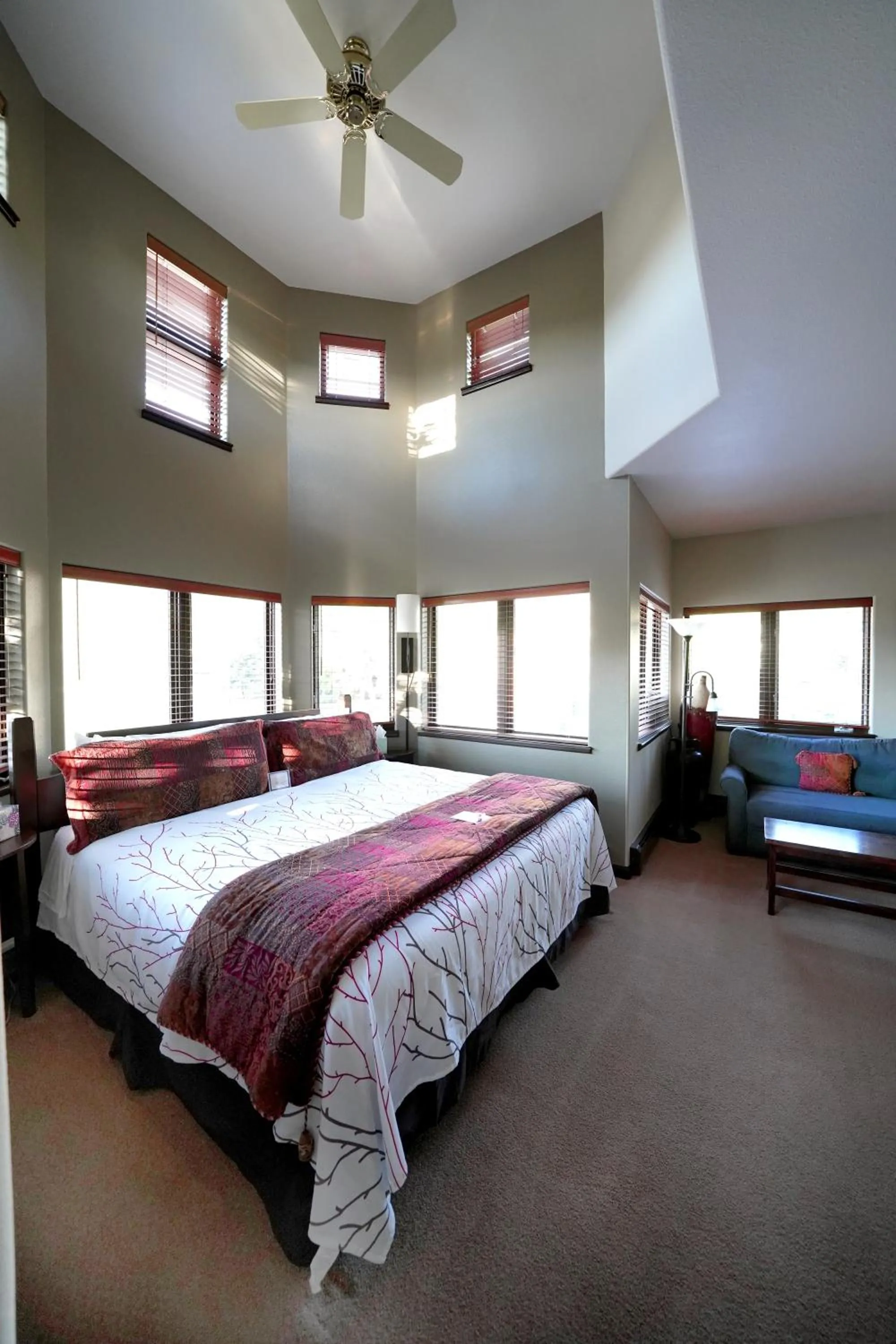 Bed in Frisco Inn on Galena