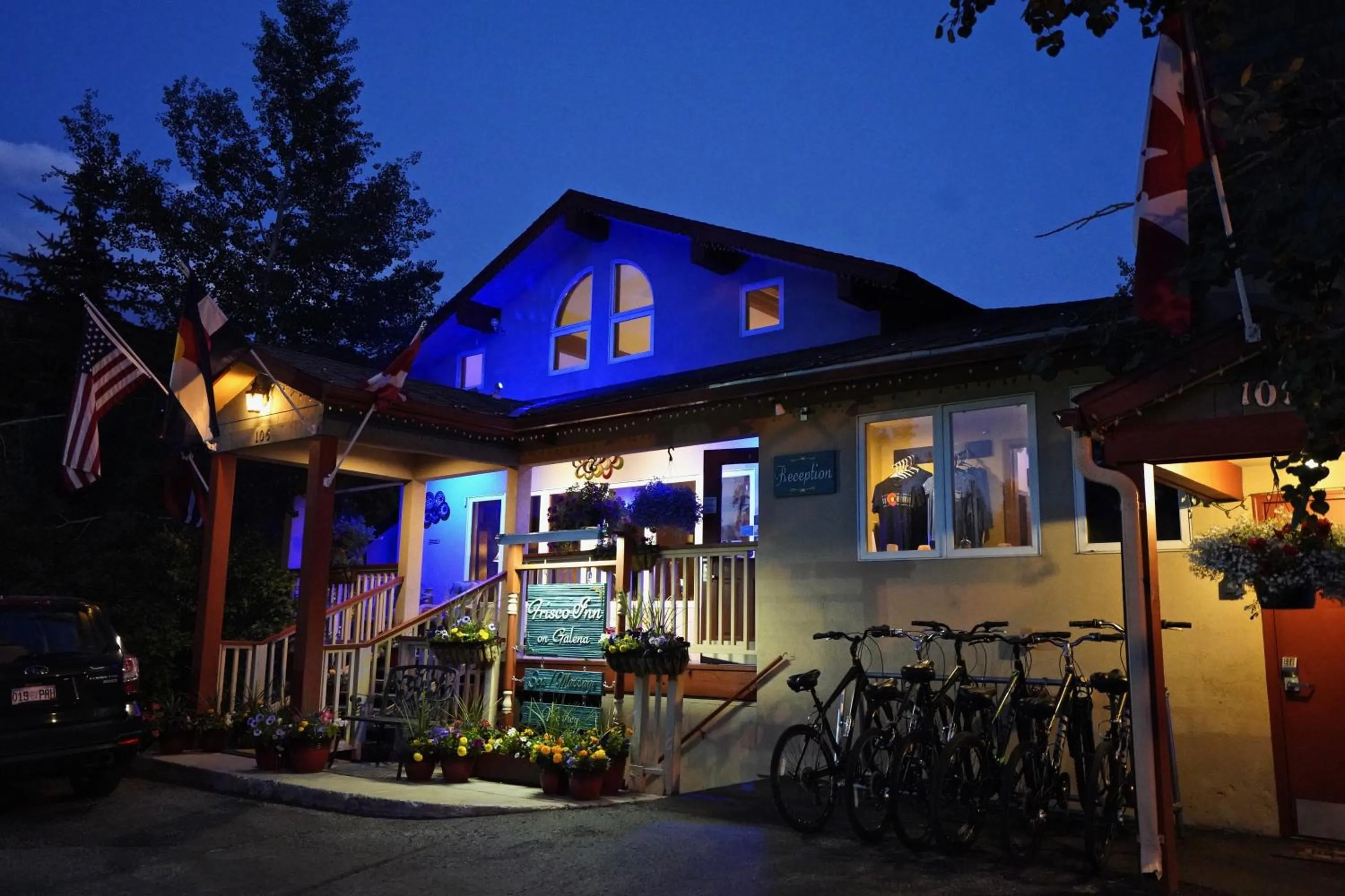 Property building in Frisco Inn on Galena