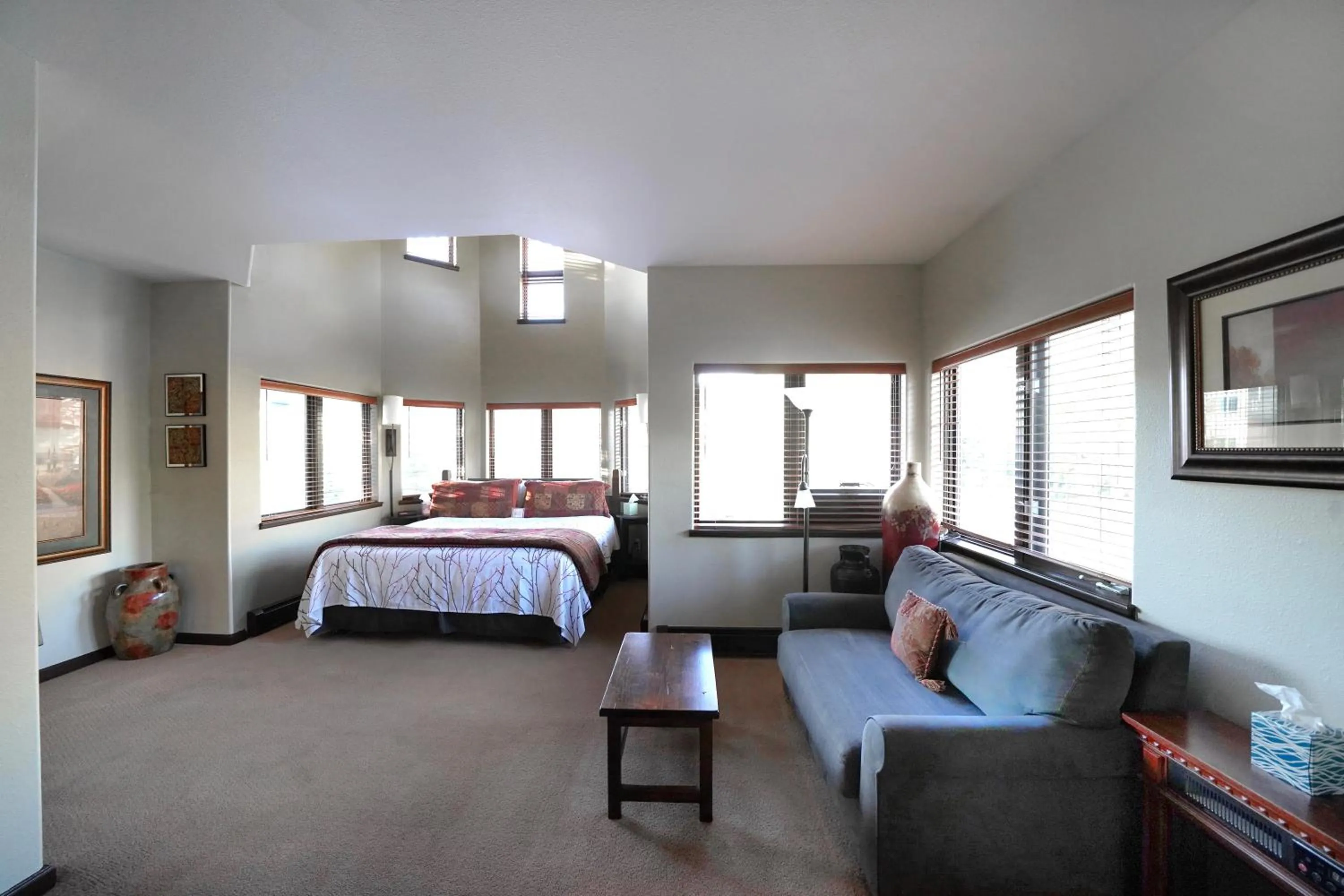 Bed in Frisco Inn on Galena