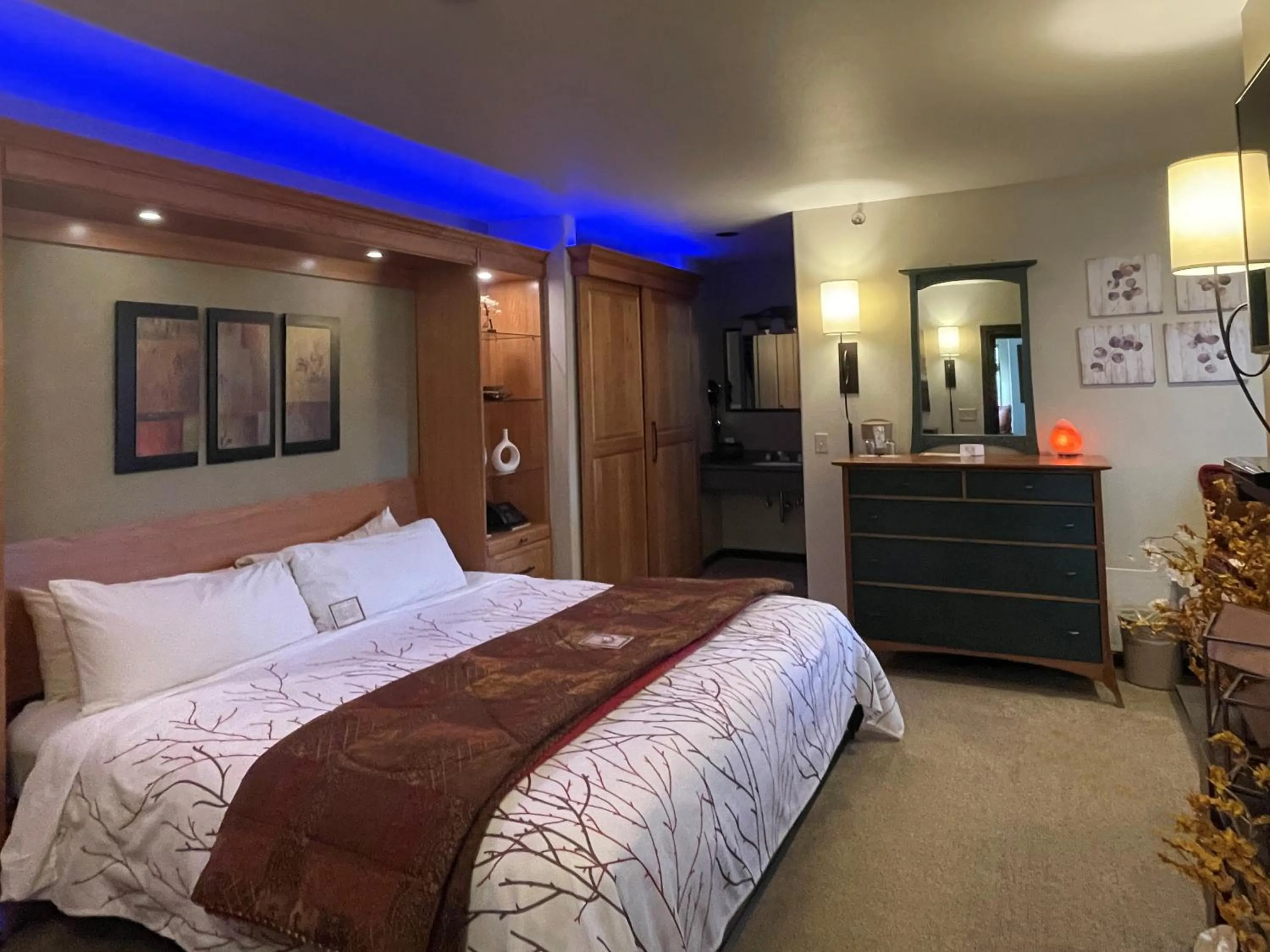 Bed in Frisco Inn on Galena