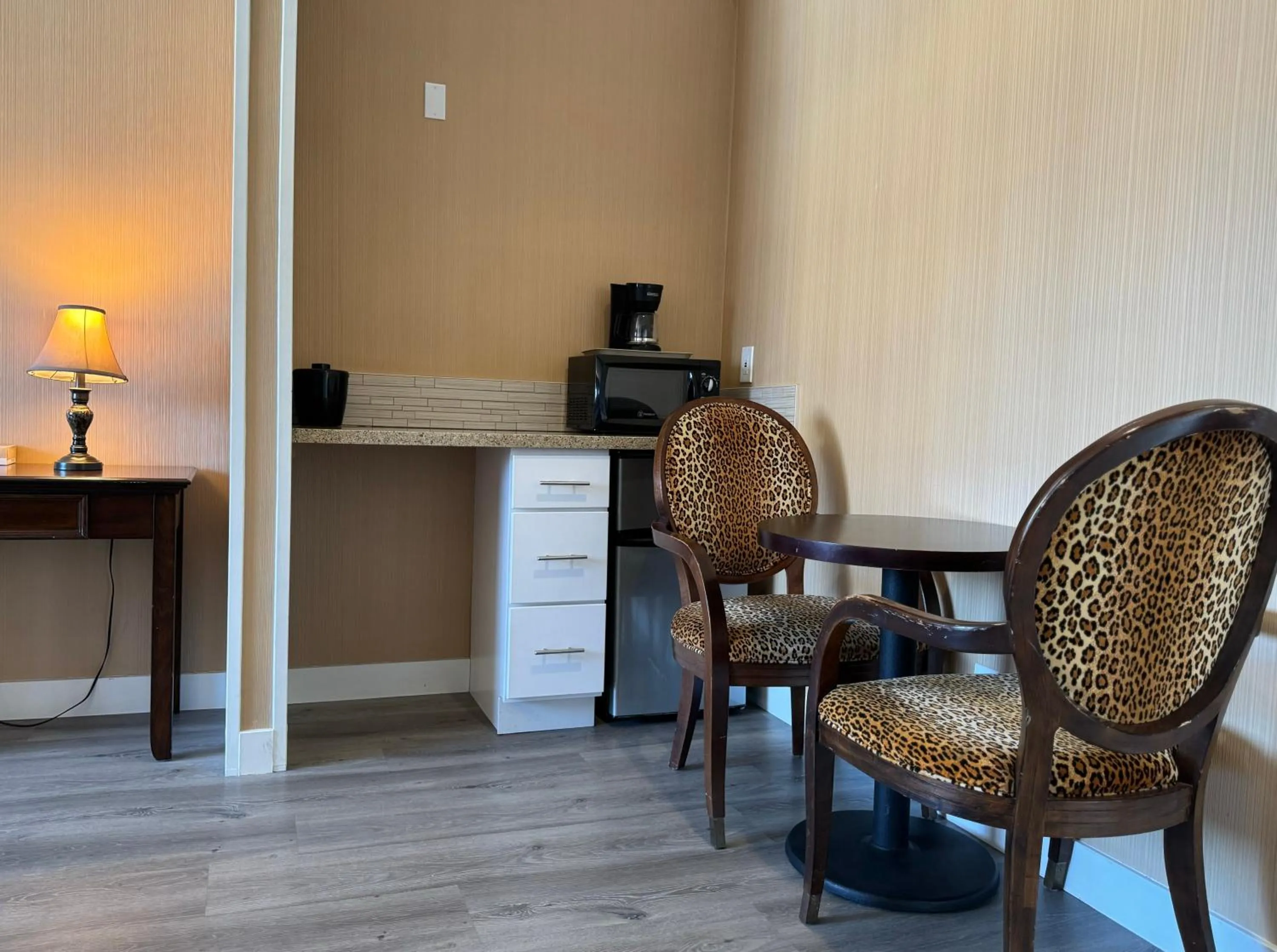 Seating area in Garden Suite Hotel and Resort