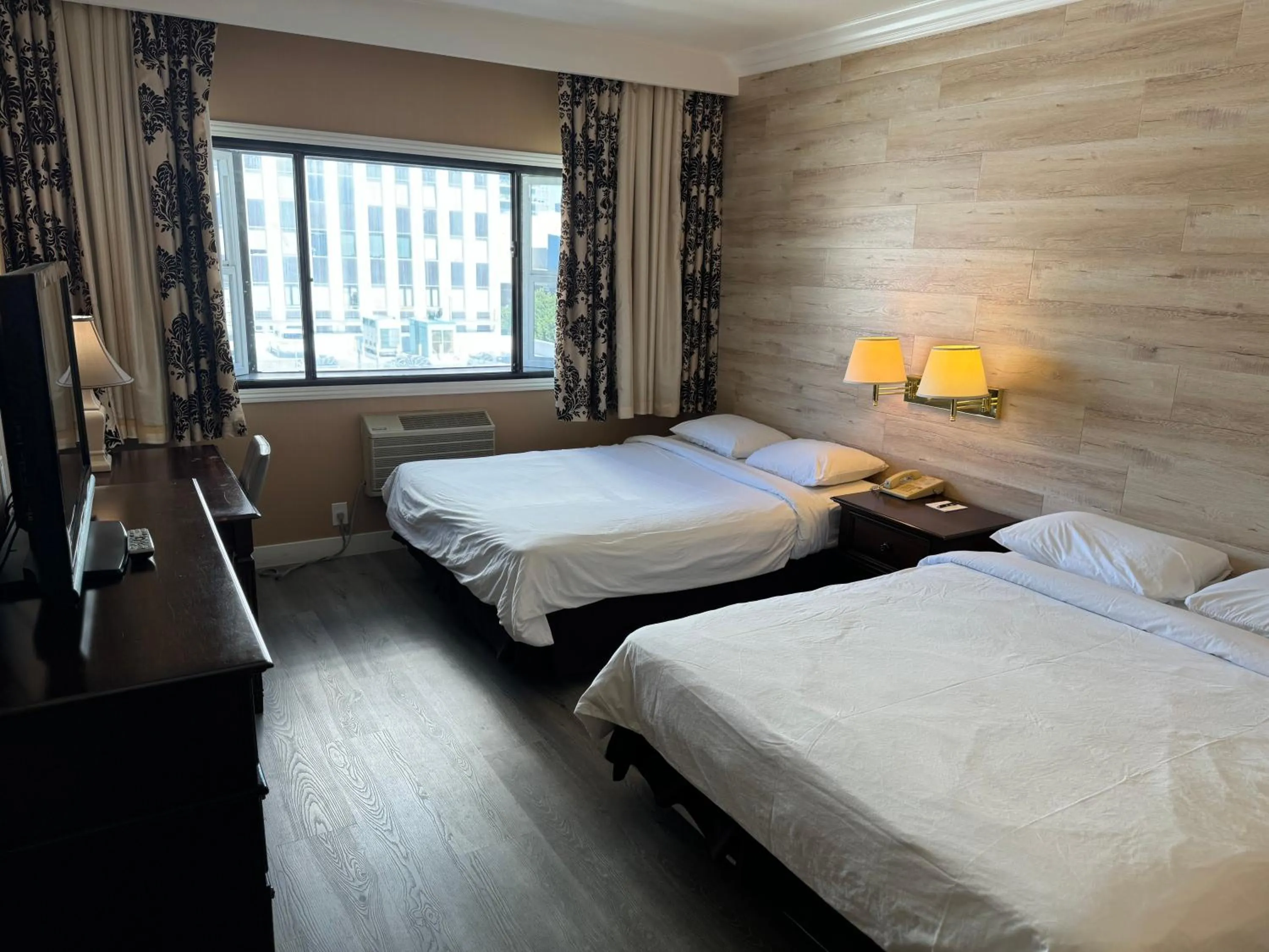 Photo of the whole room, Bed in Garden Suite Hotel and Resort