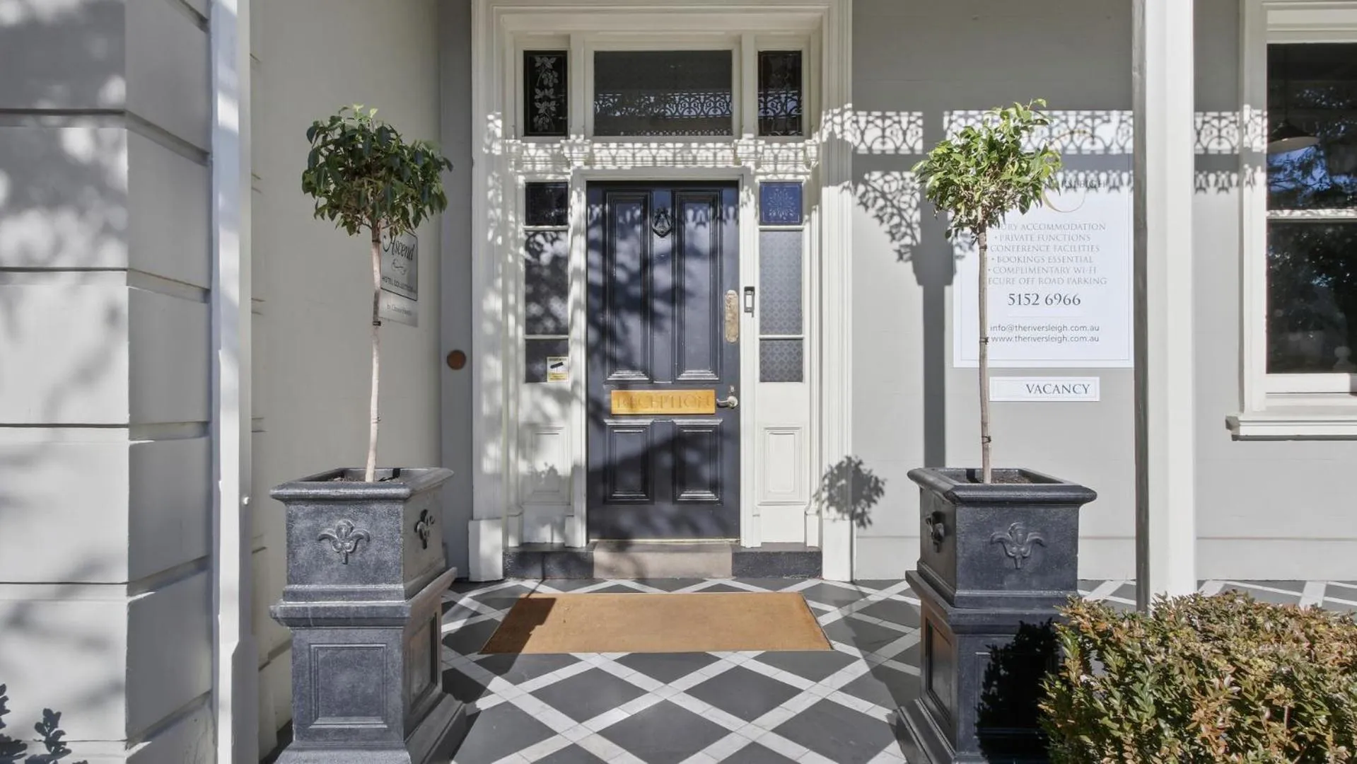 Facade/entrance in The Riversleigh