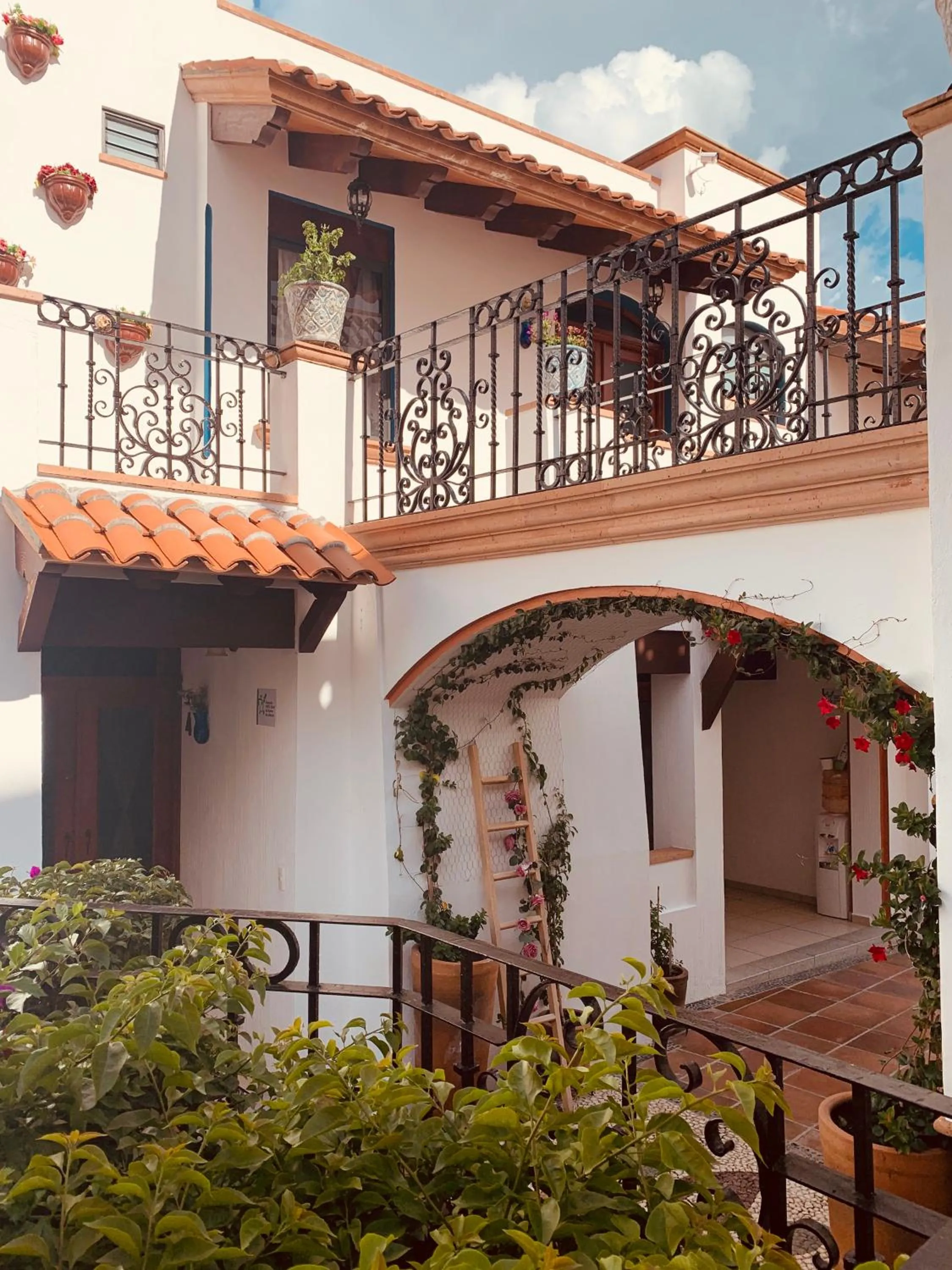 Property building in Hotel Santa Paula