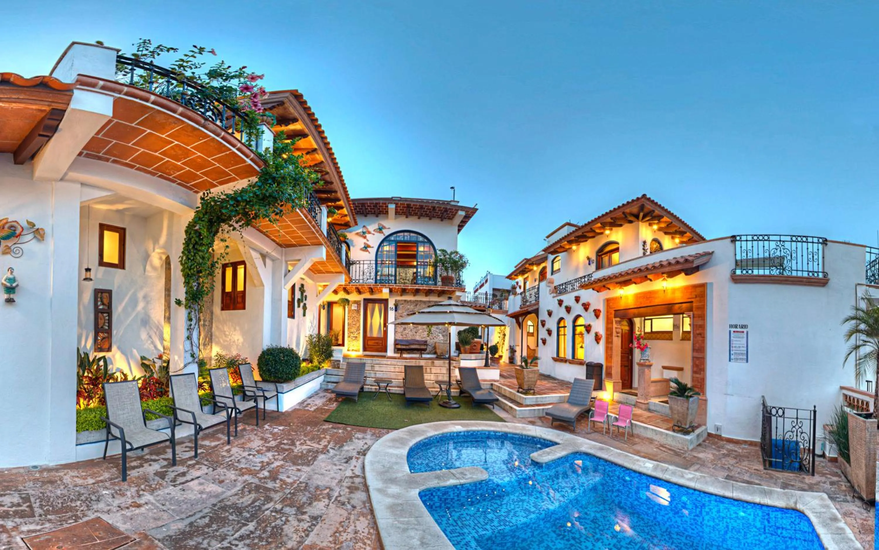 Property building in Hotel Santa Paula