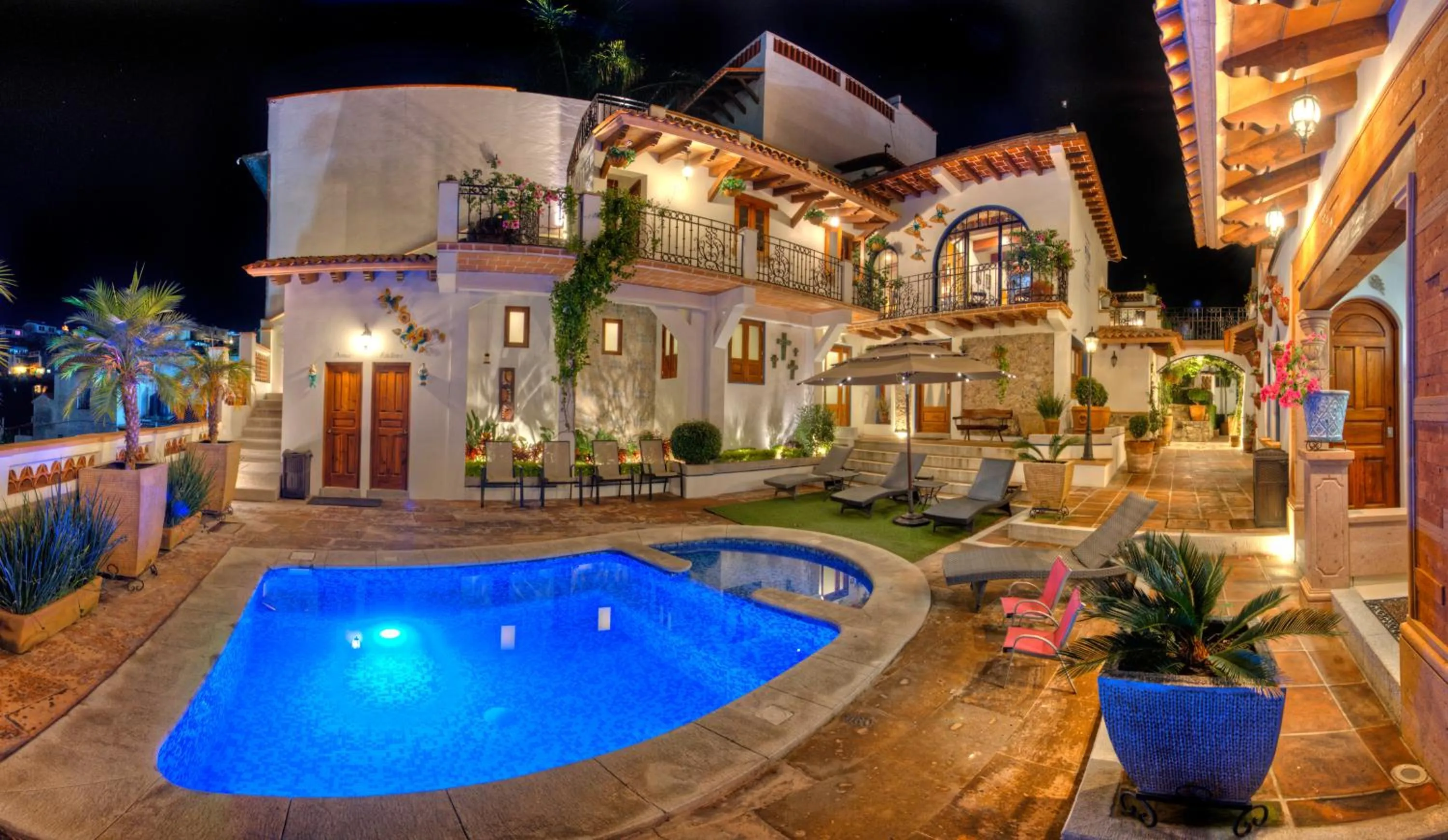 Pool view in Hotel Santa Paula