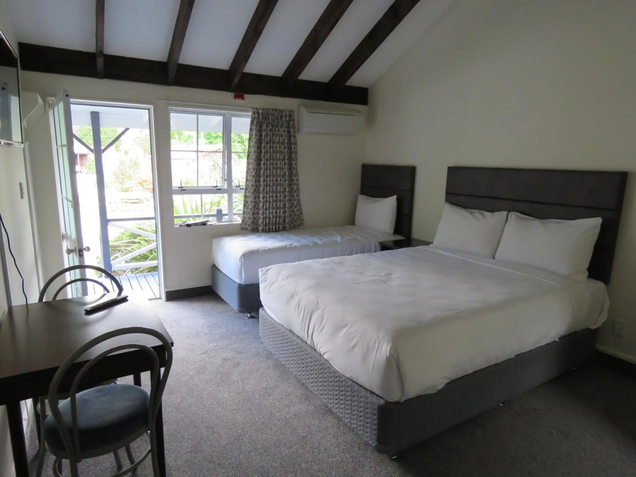 Dining area, Bed in Grandeur Thermal Spa Resort