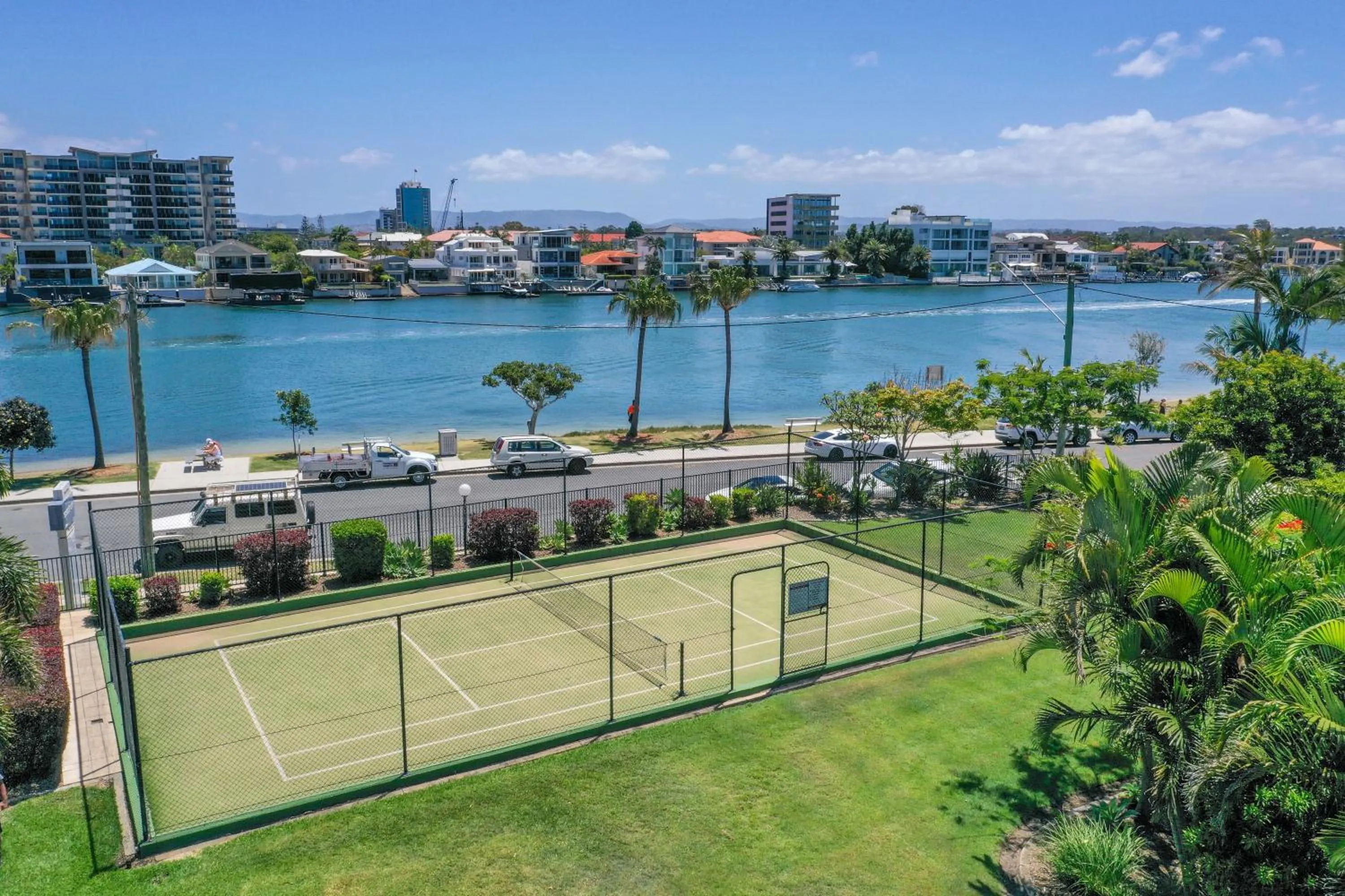 Tennis court in Spectrum Holiday Apartments