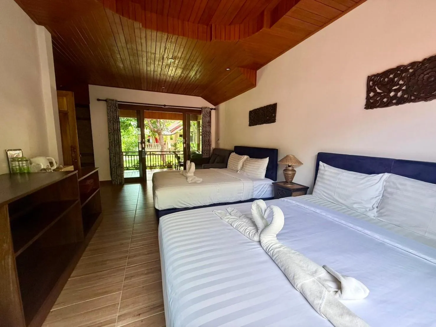 Photo of the whole room, Bed in Nice Beach Resort Koh Pha-ngan