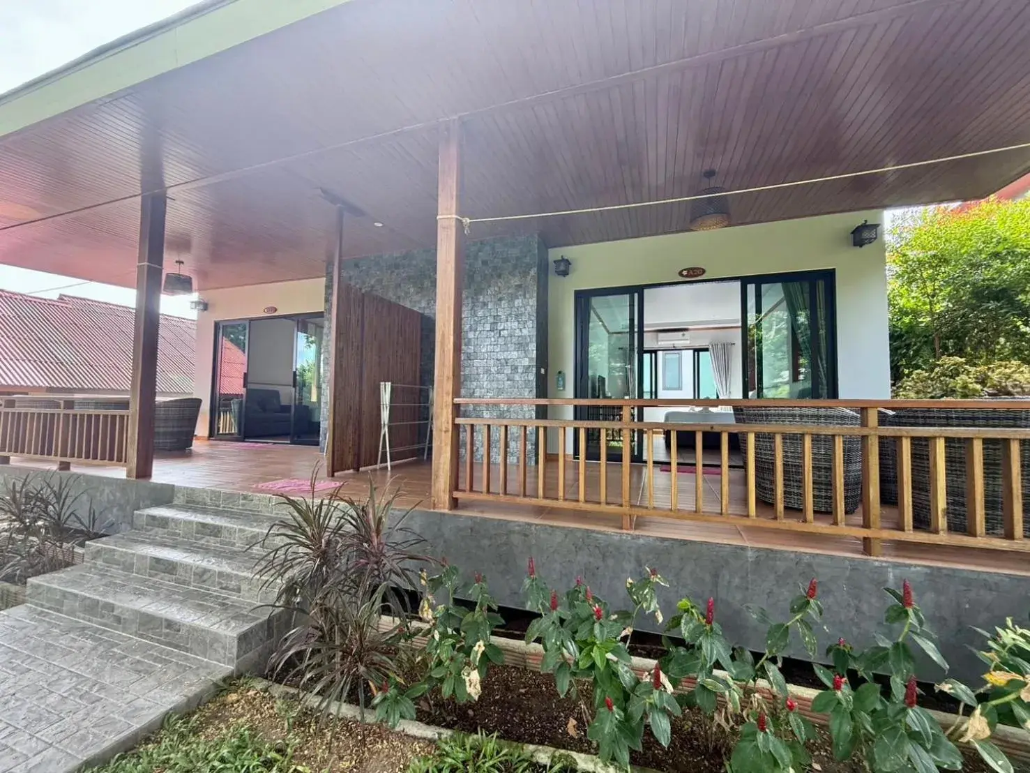 Family Room with Balcony in Nice Beach Resort Koh Pha-ngan Family Room with Balcony in Nice Beach Resort Koh Pha-ngan