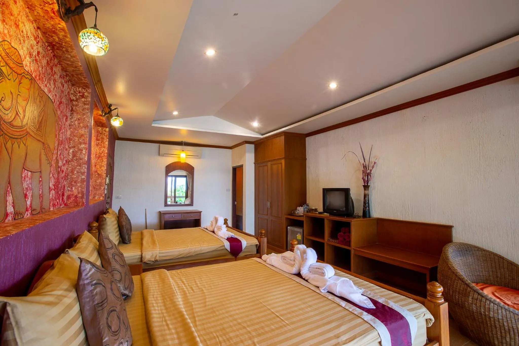 Bed in Nice Beach Resort Koh Pha-ngan