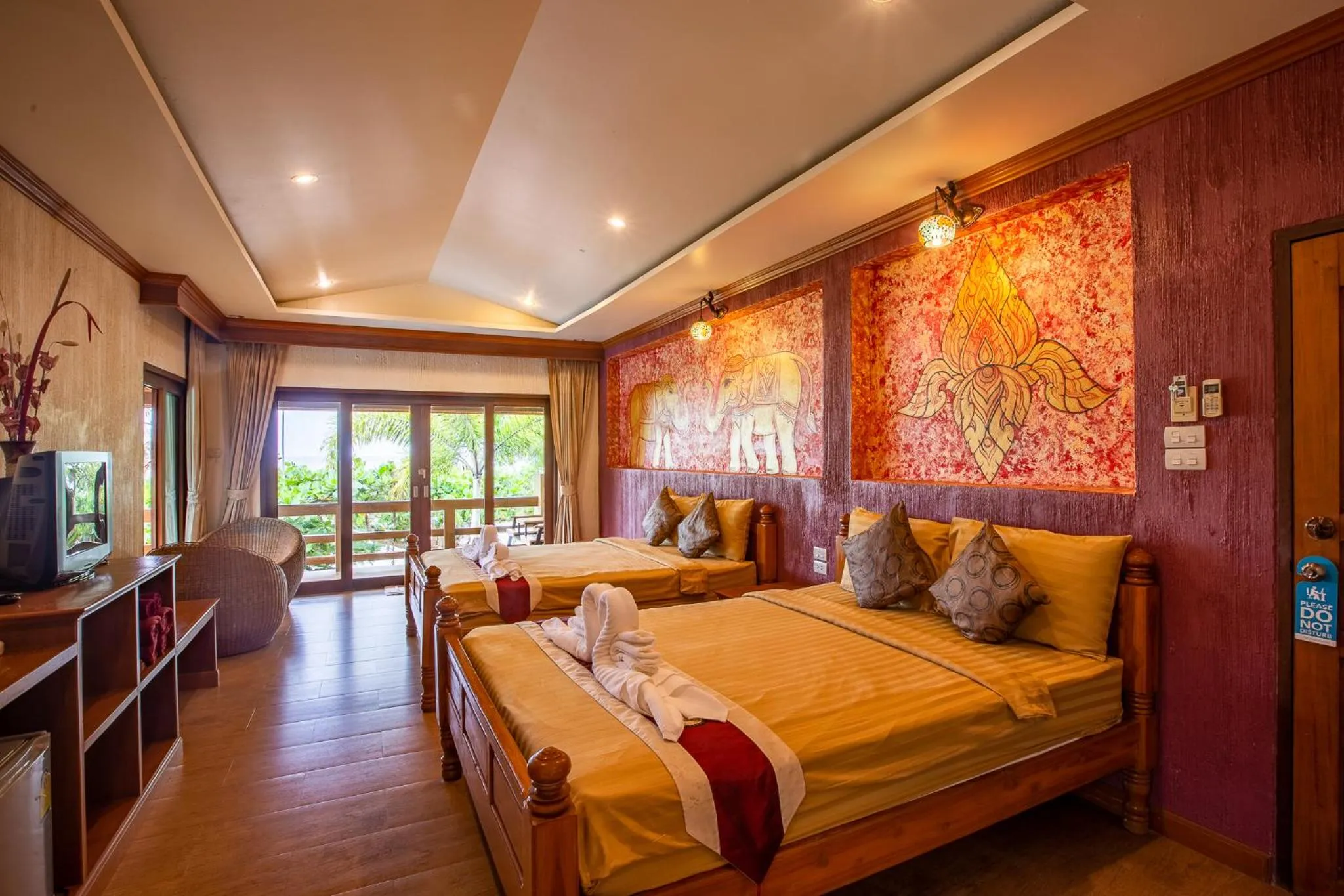 Bed in Nice Beach Resort Koh Pha-ngan