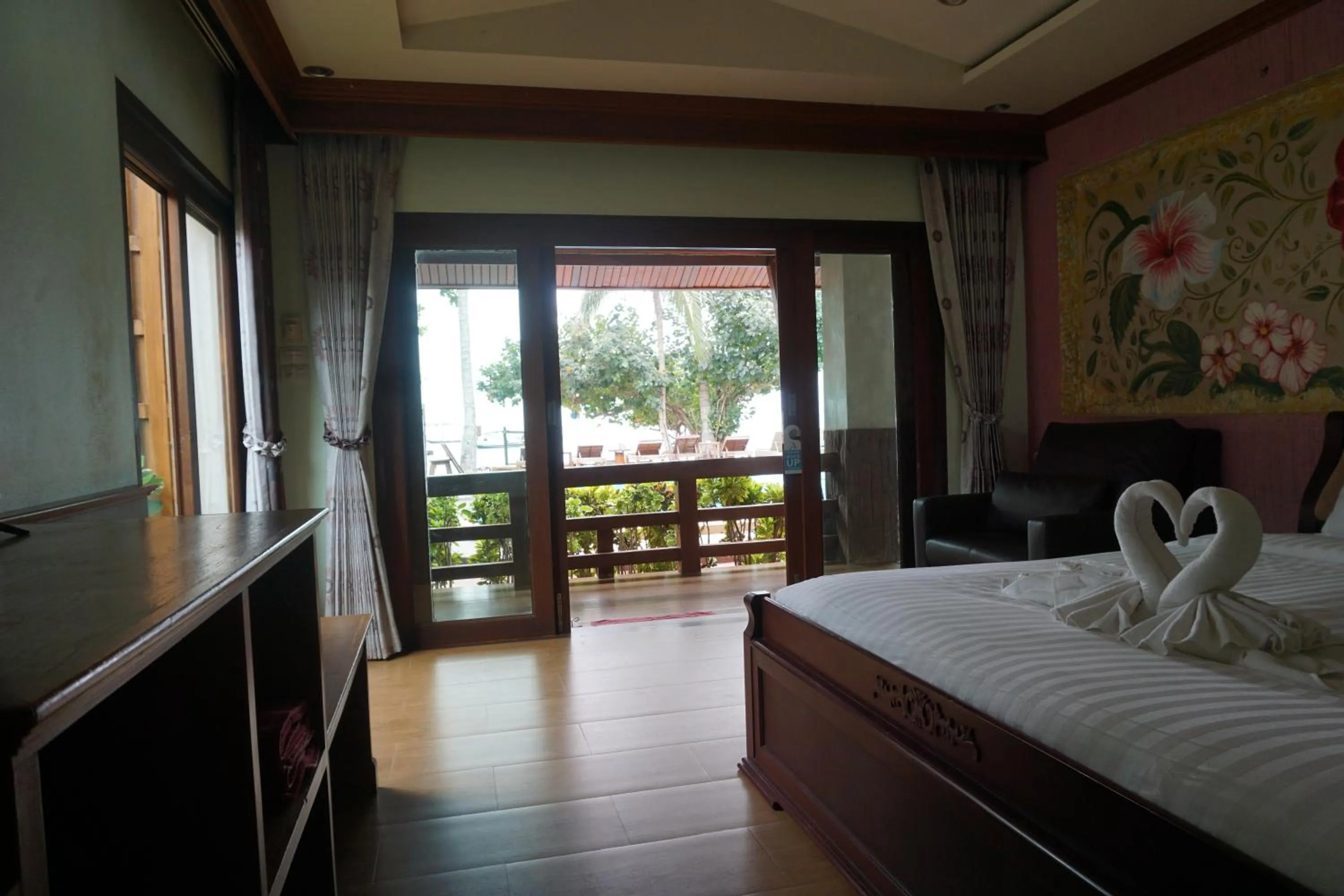 Photo of the whole room, Bed in Nice Beach Resort Koh Pha-ngan
