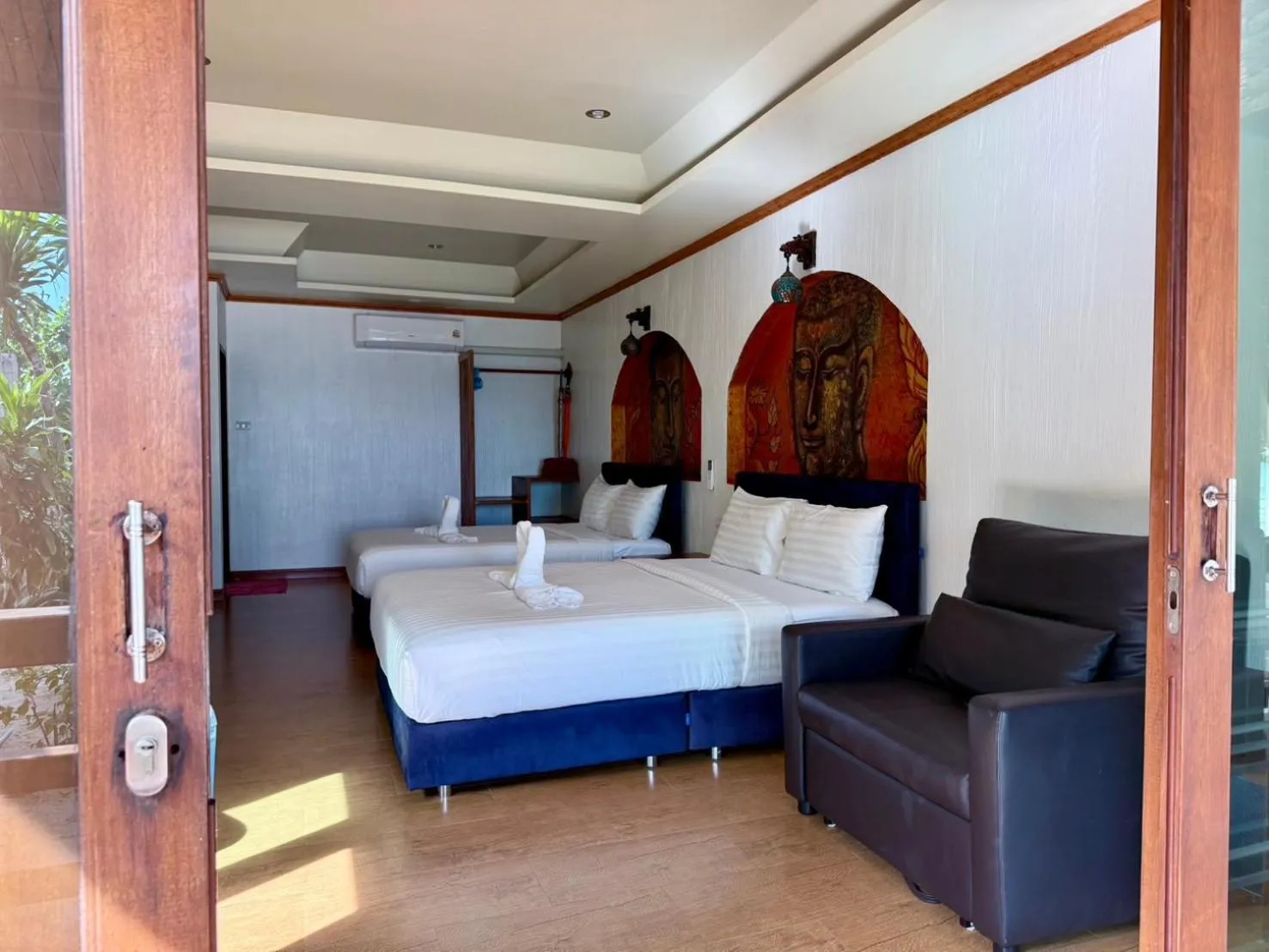 Photo of the whole room, Bed in Nice Beach Resort Koh Pha-ngan