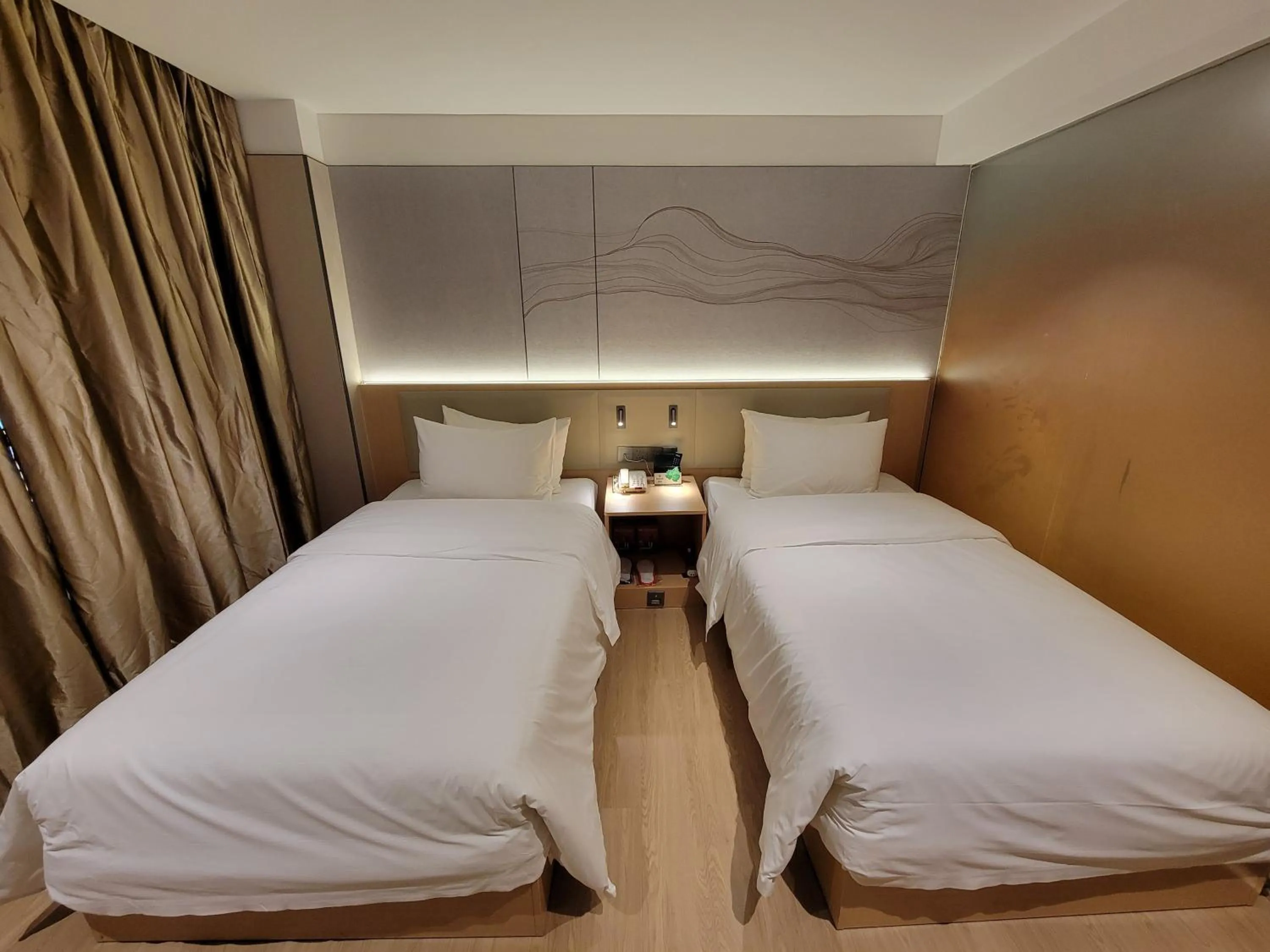 Bed in Guangdong Baiyun City Hotel