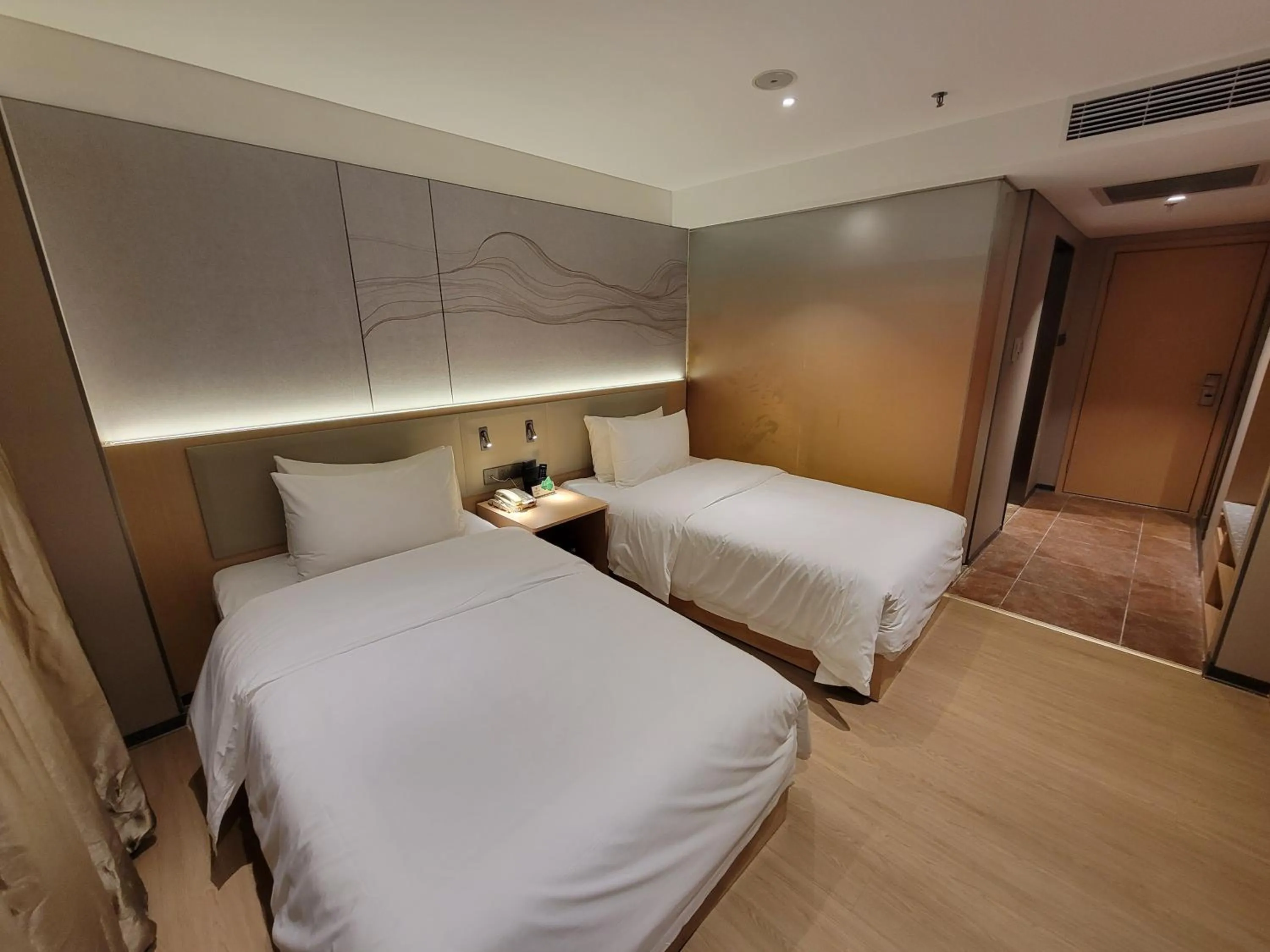Bed in Guangdong Baiyun City Hotel