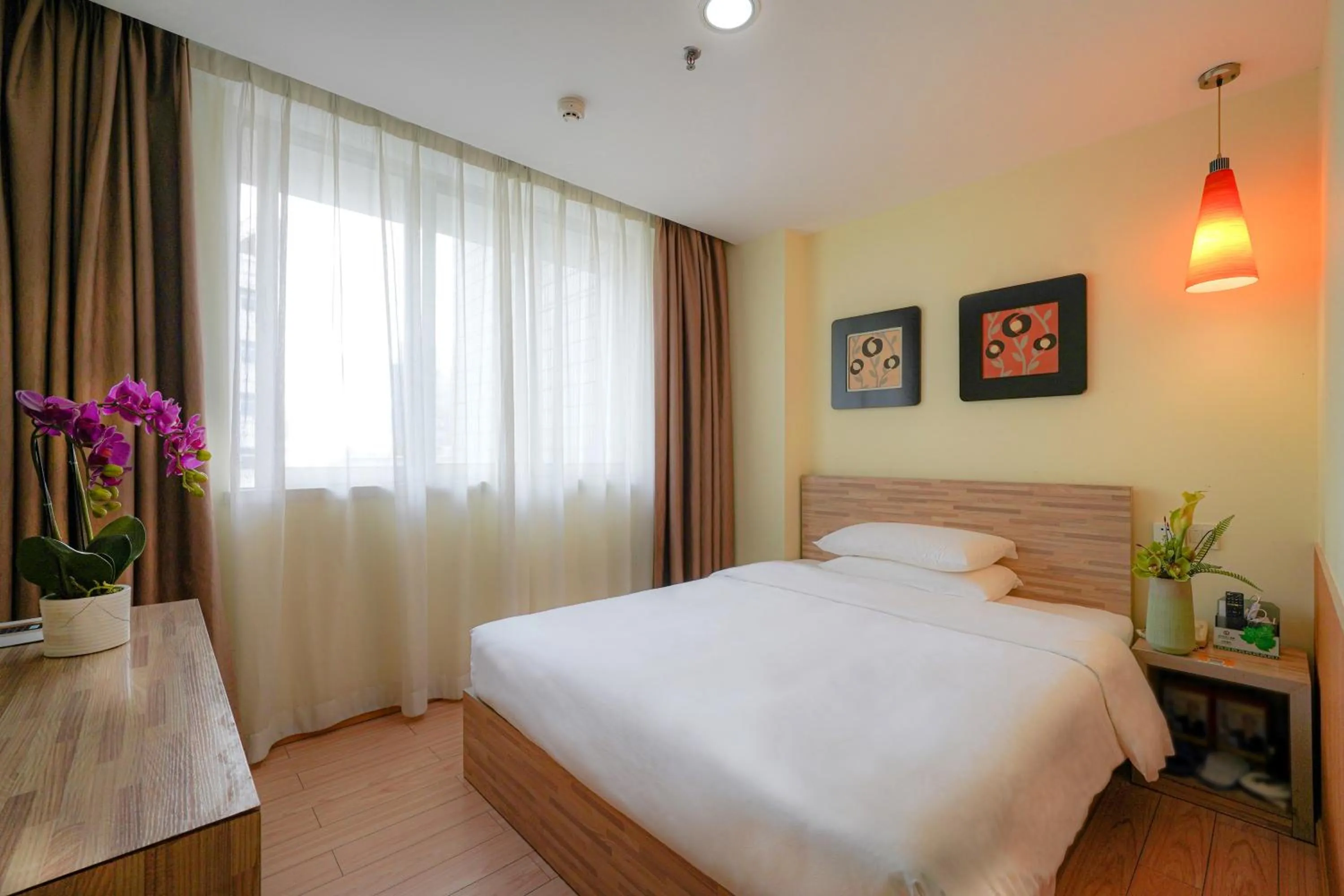 Bed in Guangdong Baiyun City Hotel