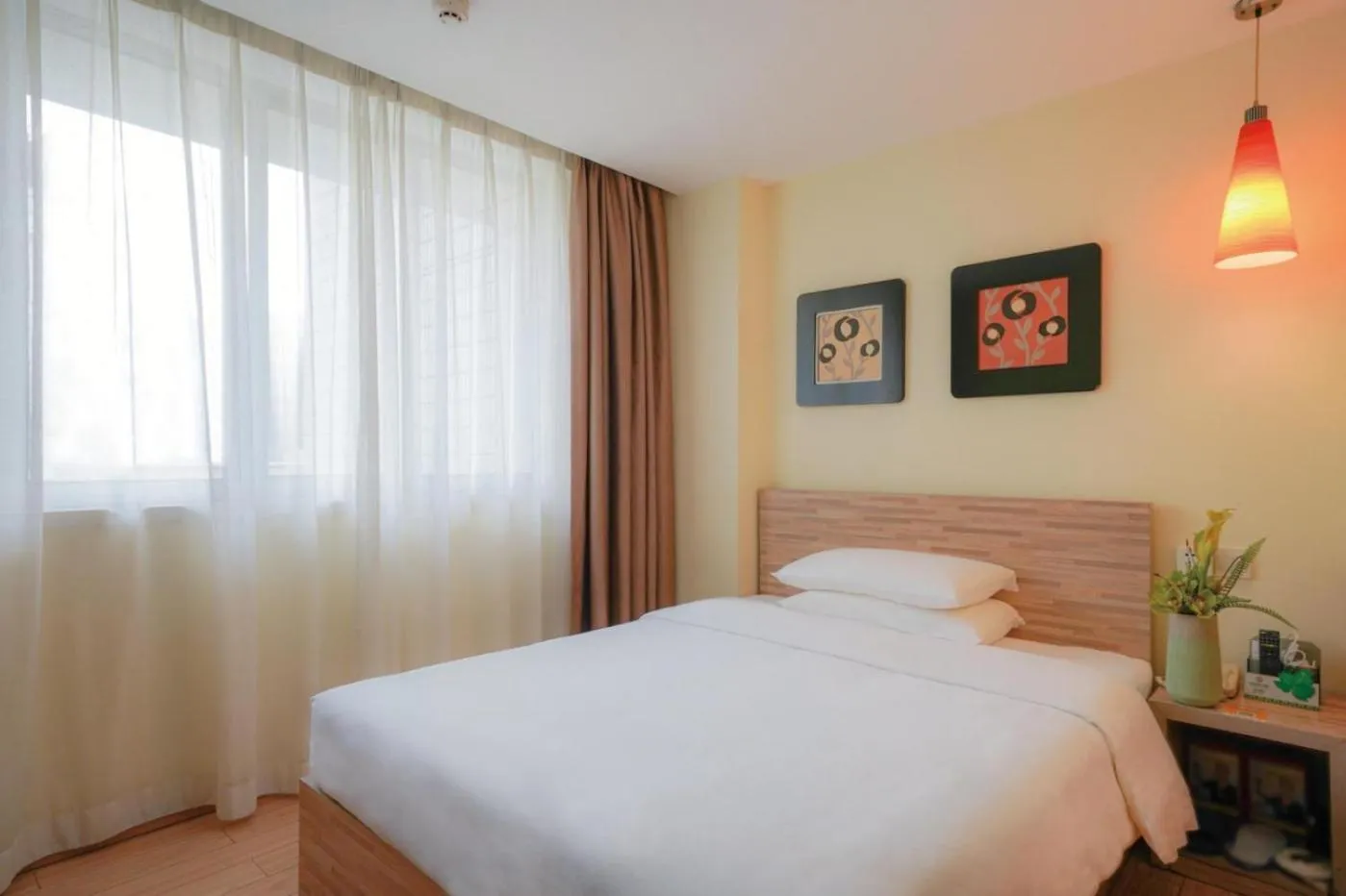 Bed in Guangdong Baiyun City Hotel