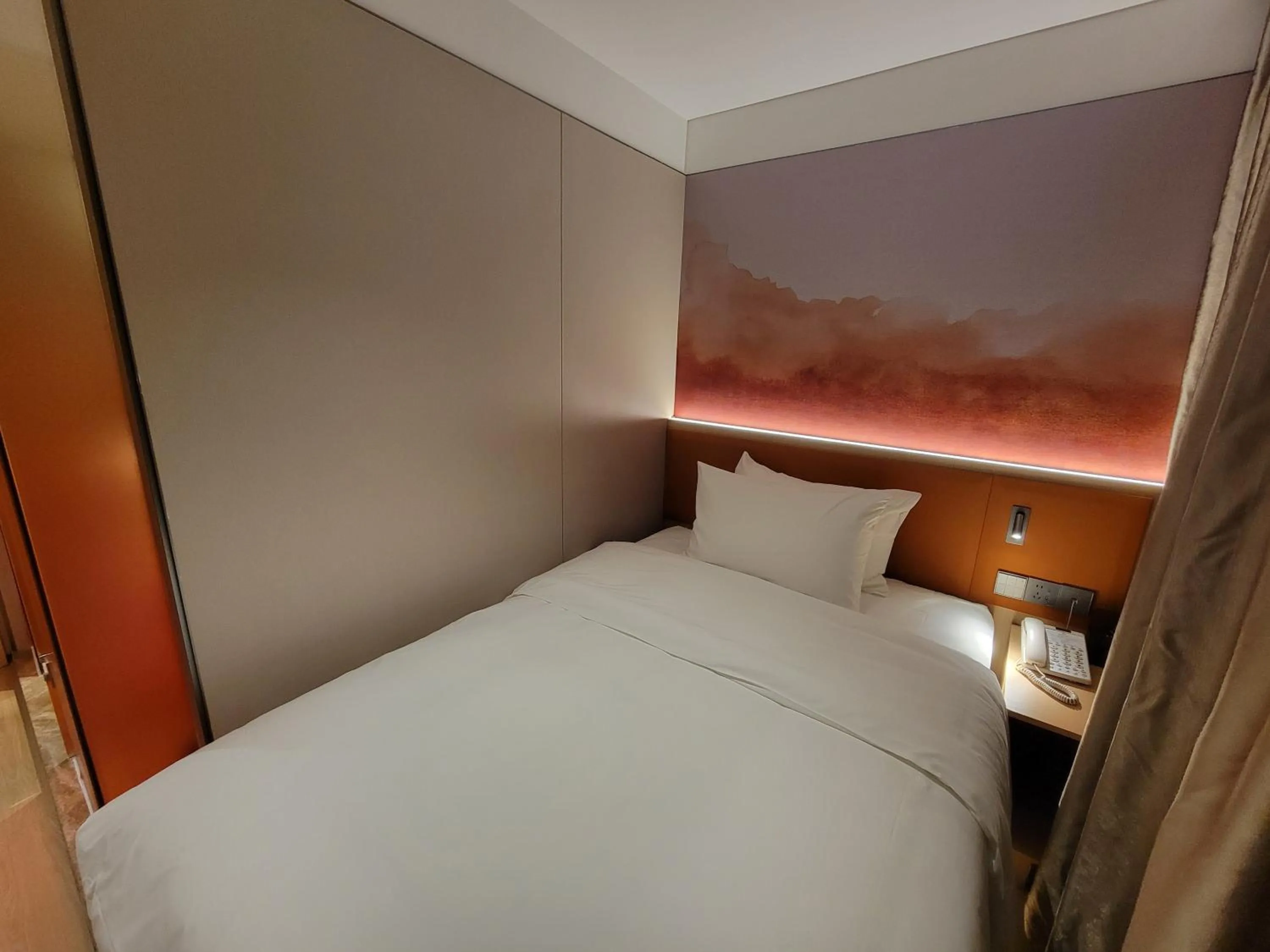 Bed in Guangdong Baiyun City Hotel