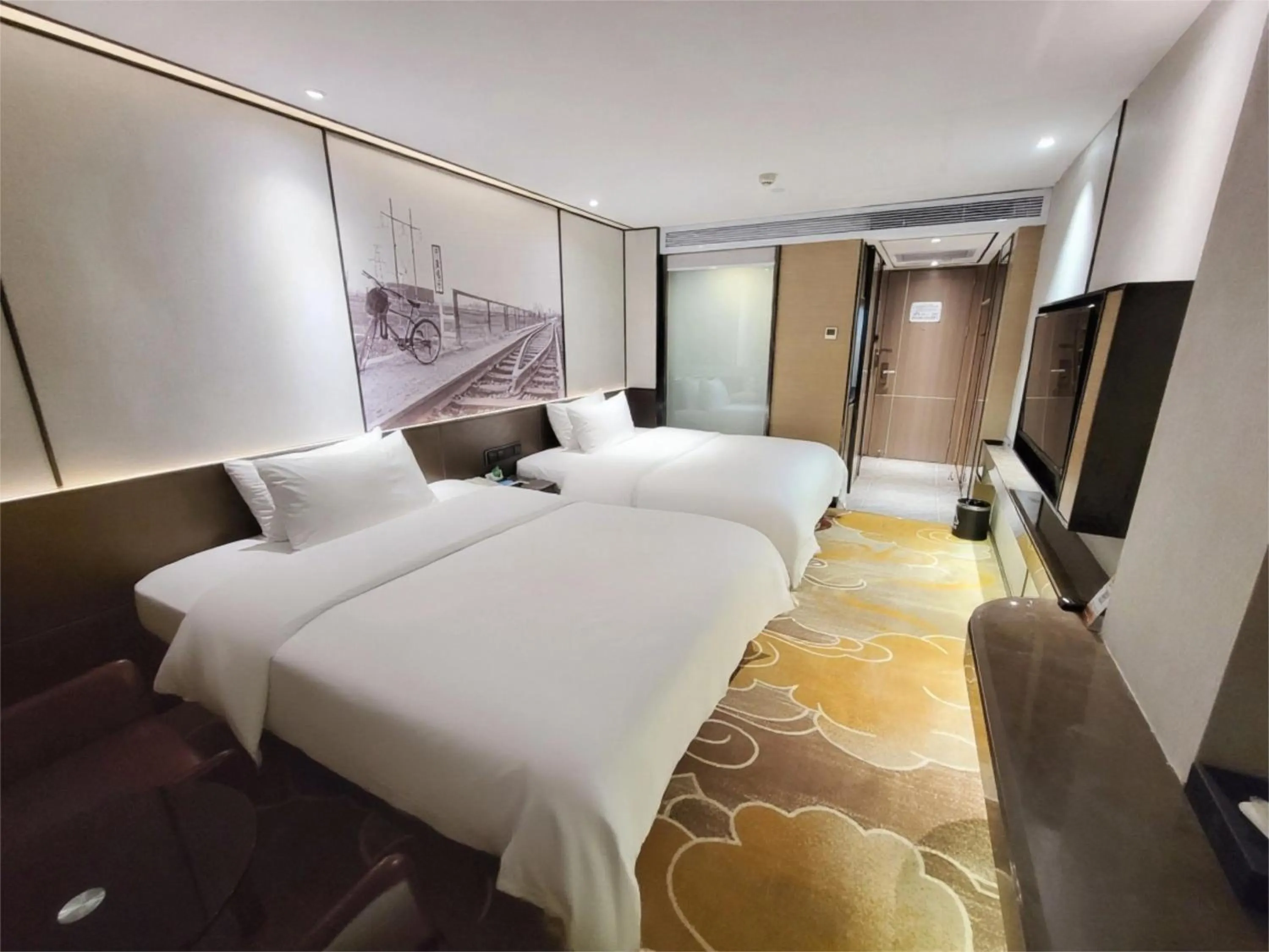 Bed in Guangdong Baiyun City Hotel