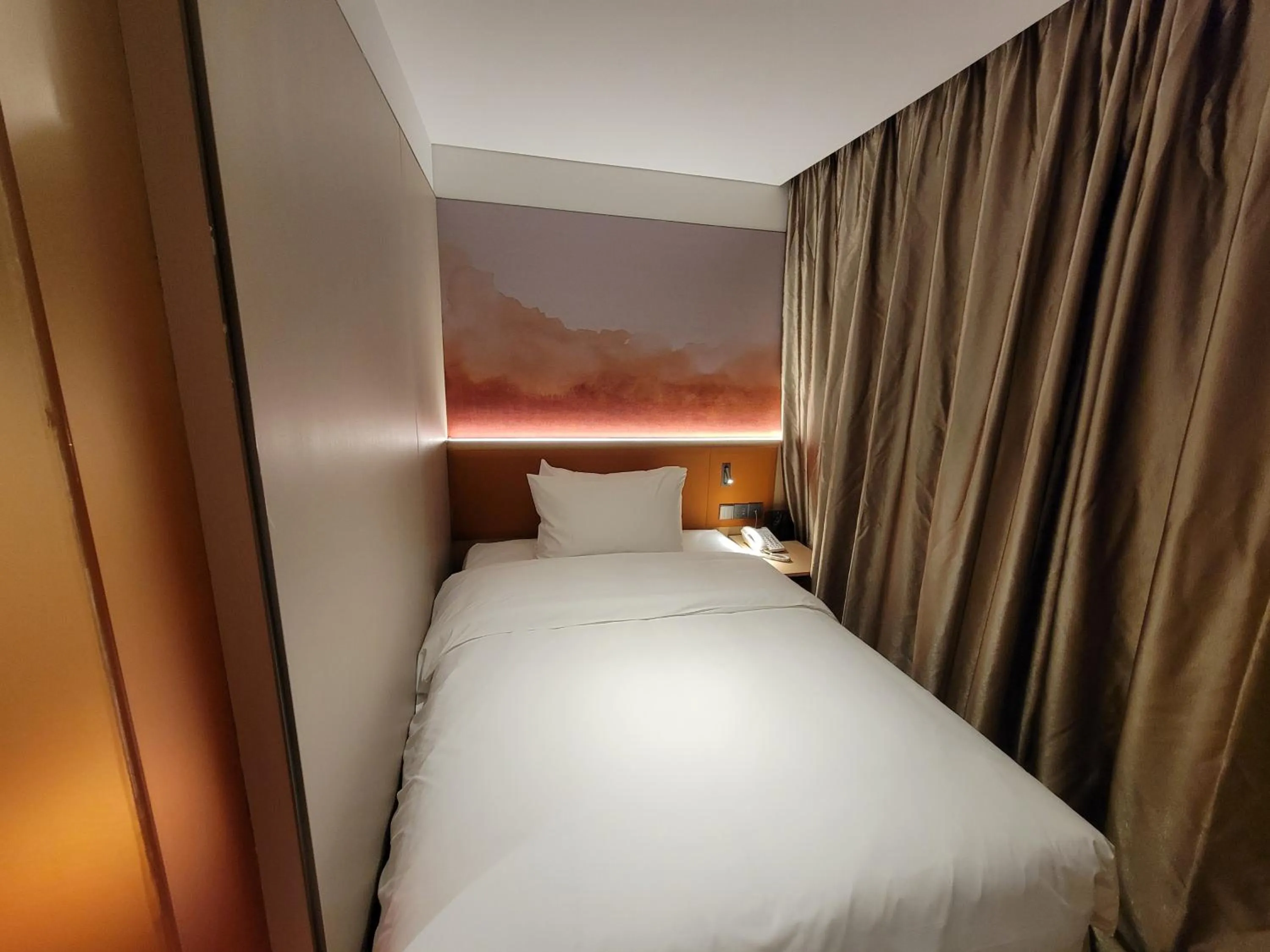 Bed in Guangdong Baiyun City Hotel