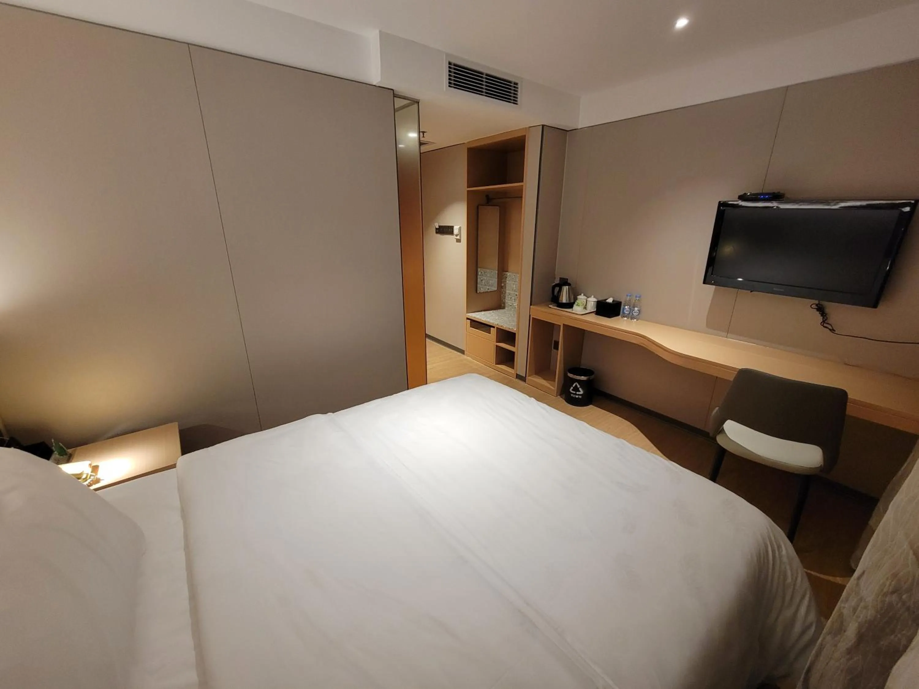 Bed in Guangdong Baiyun City Hotel