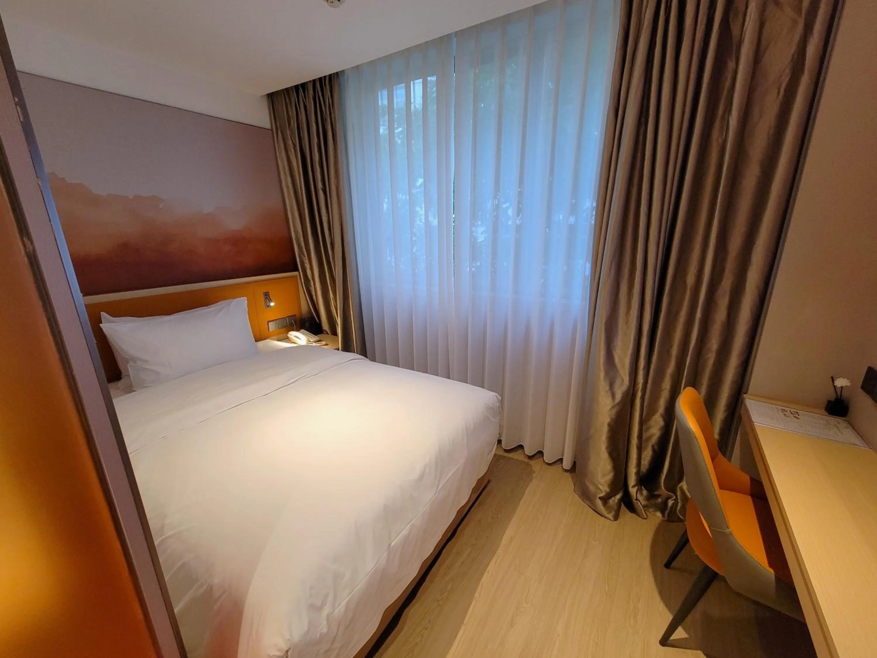 Bed in Guangdong Baiyun City Hotel