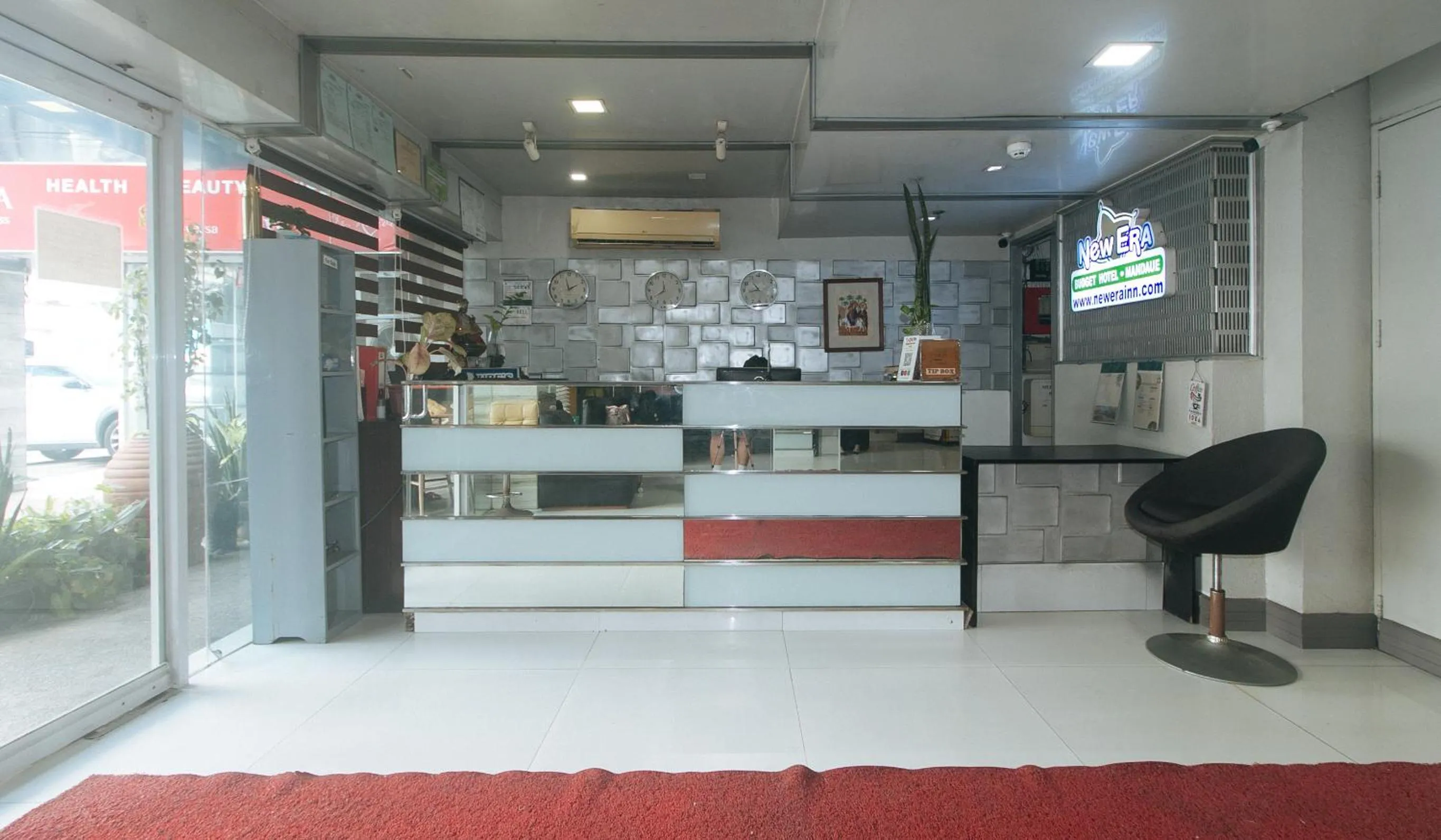 Lobby or reception in RedDoorz Plus New Era Budget Hotel Mandaue former RedDoorz Plus near UV Mandaue Cebu