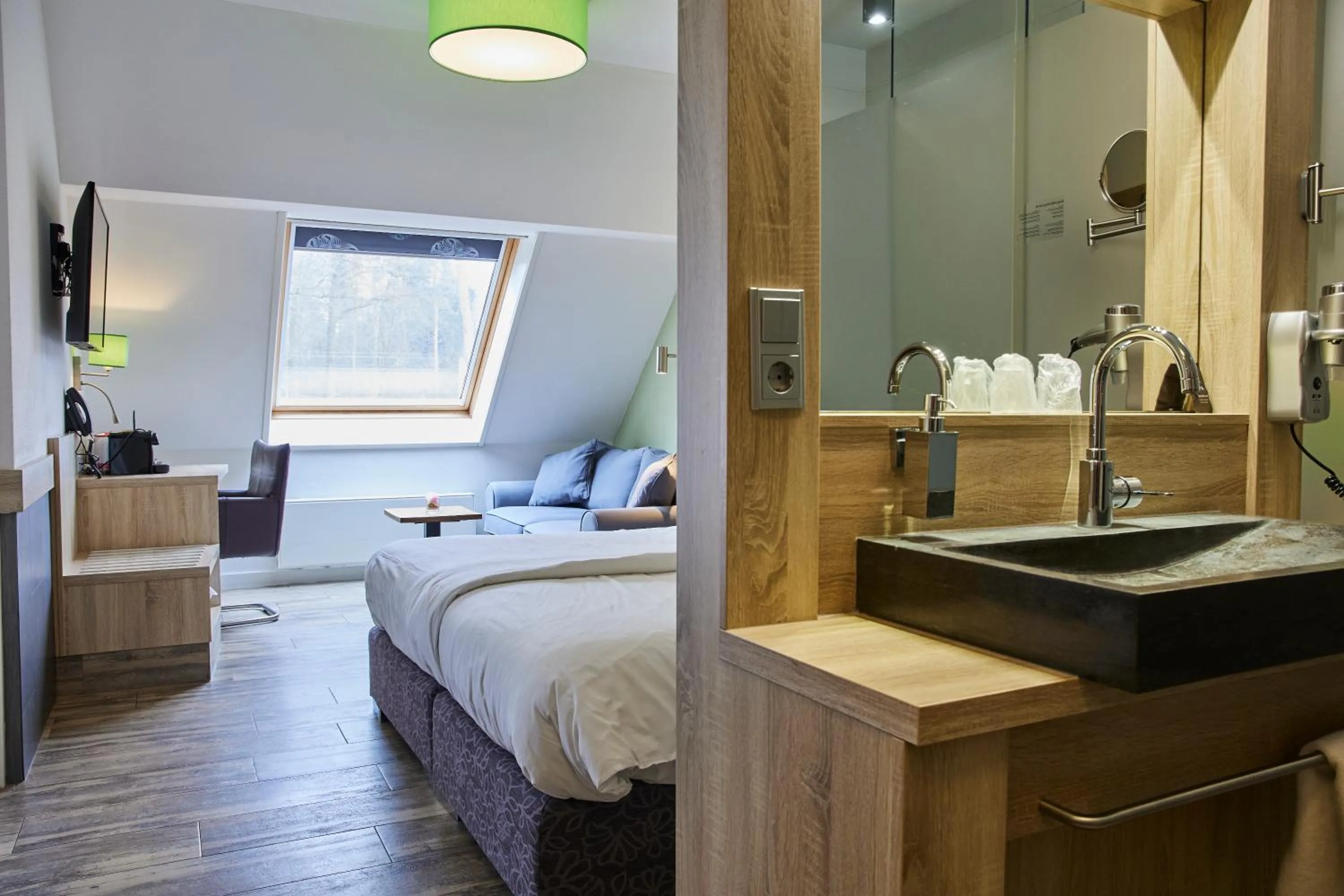 Bathroom, Bed in Hotel Erve Hulsbeek