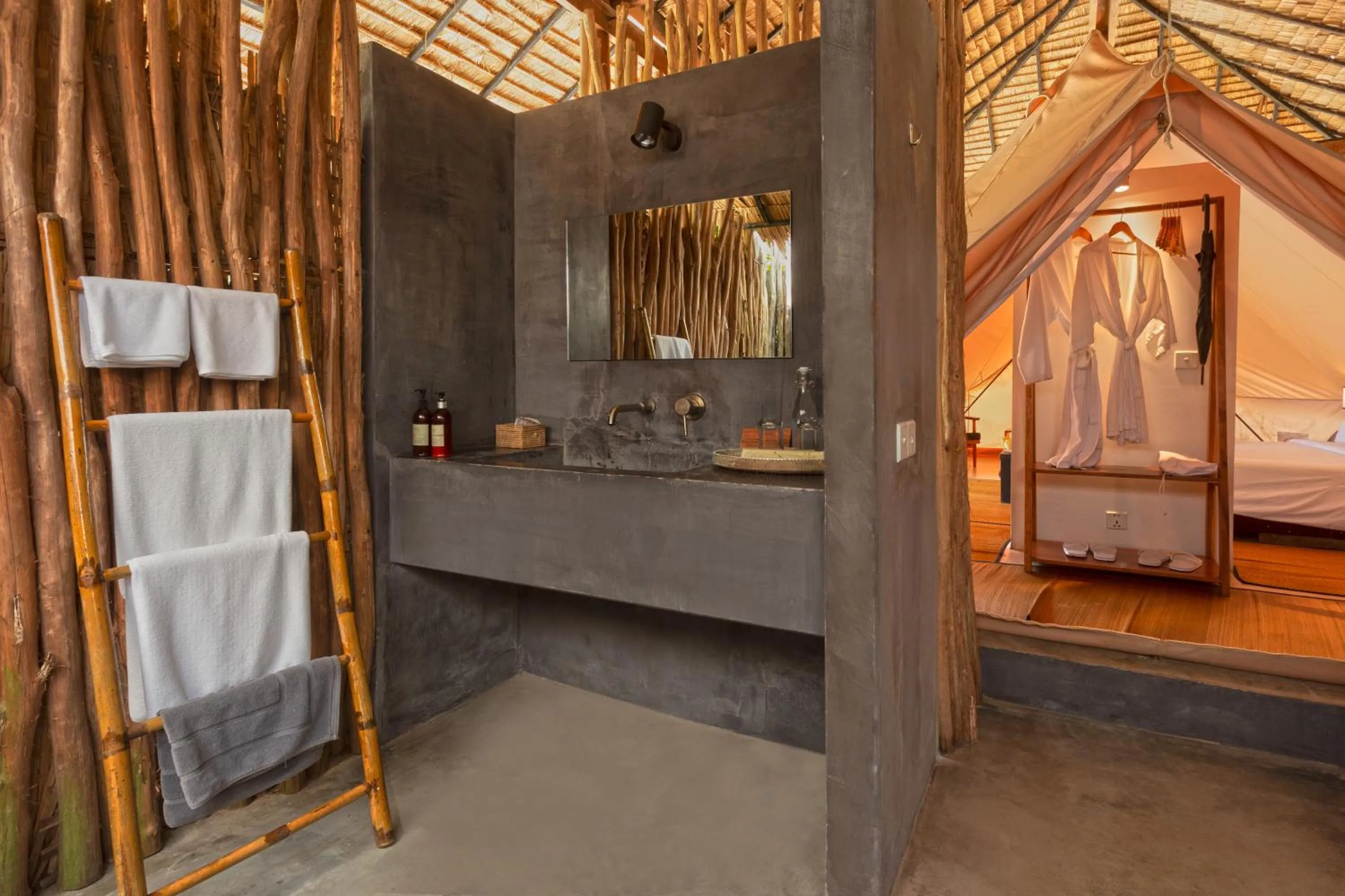 Bathroom, Bed in Tamu Koh Rong