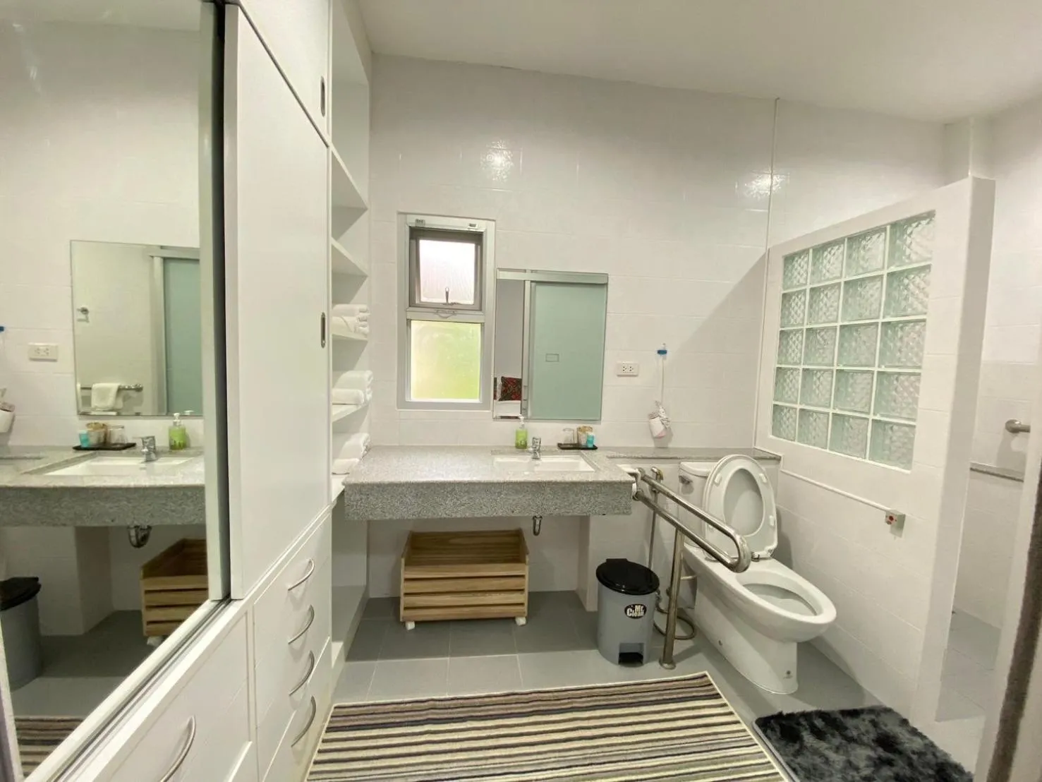 Toilet in Baan Pingkan Wellness Resort