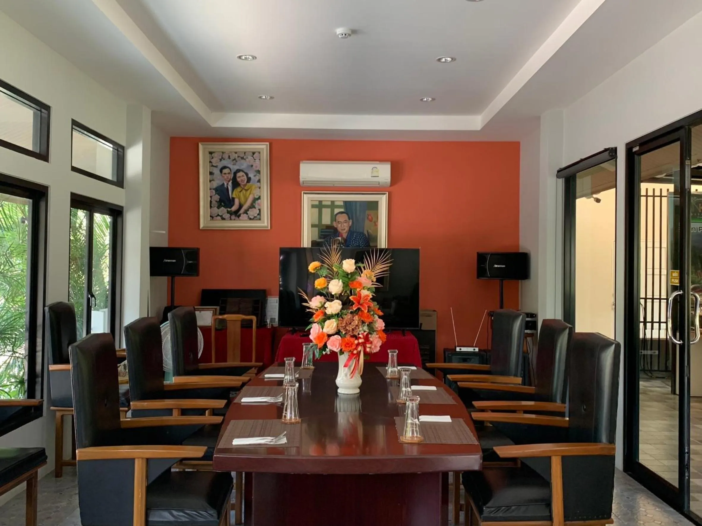 Restaurant/places to eat in Baan Ping Kan Longstay