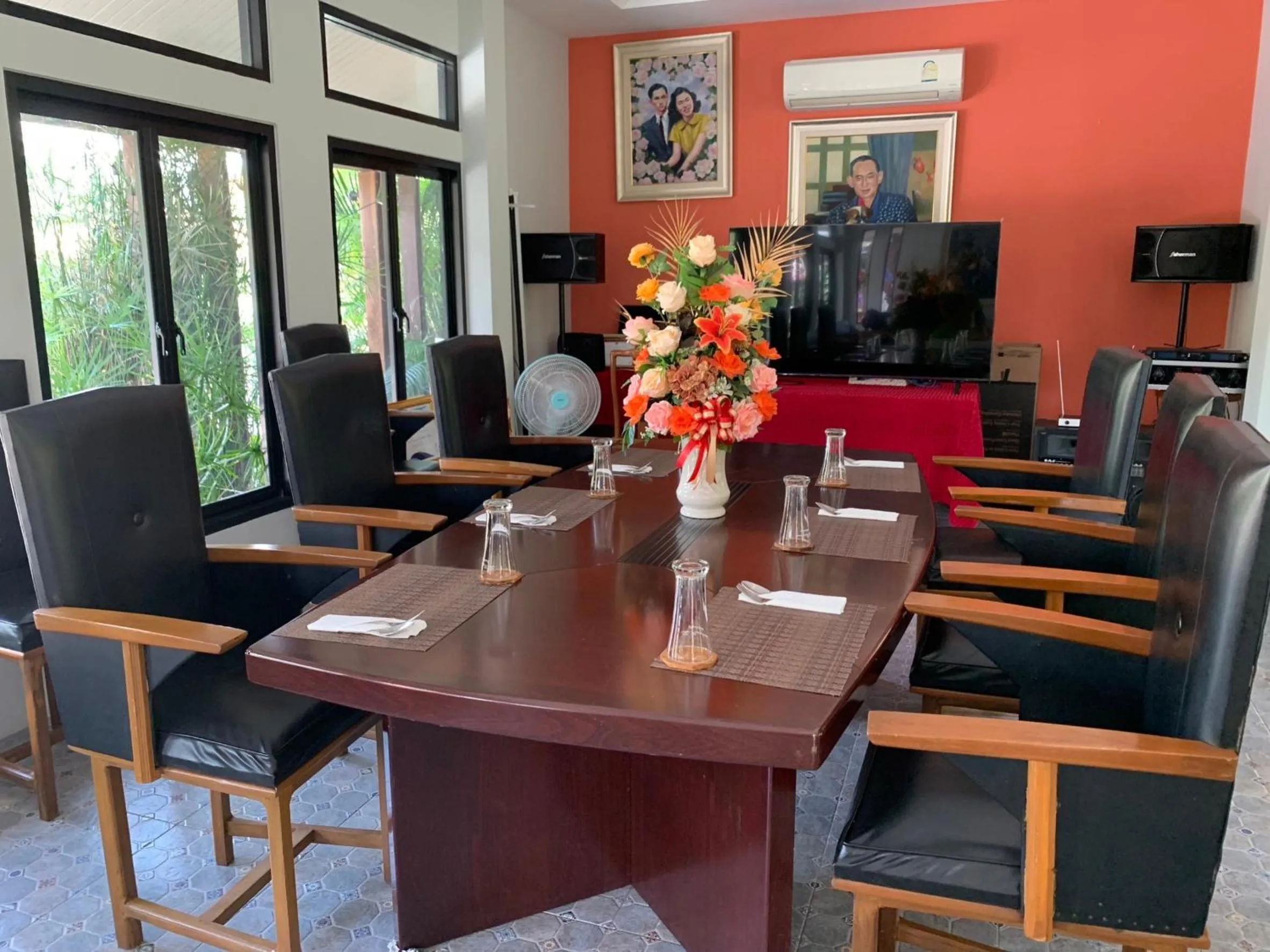 Restaurant/places to eat in Baan Ping Kan Longstay