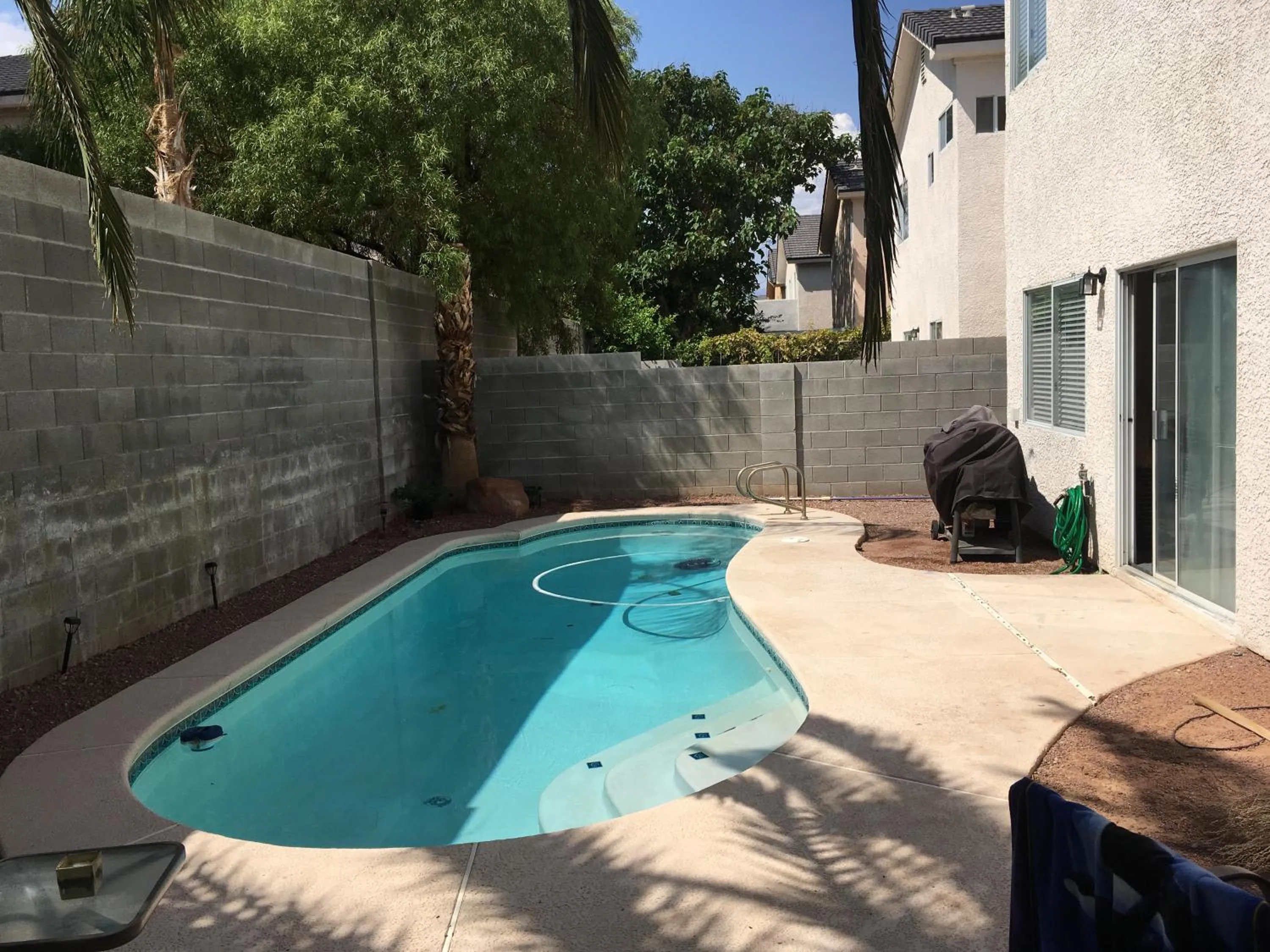 Swimming pool in Welcome House Las Vegas