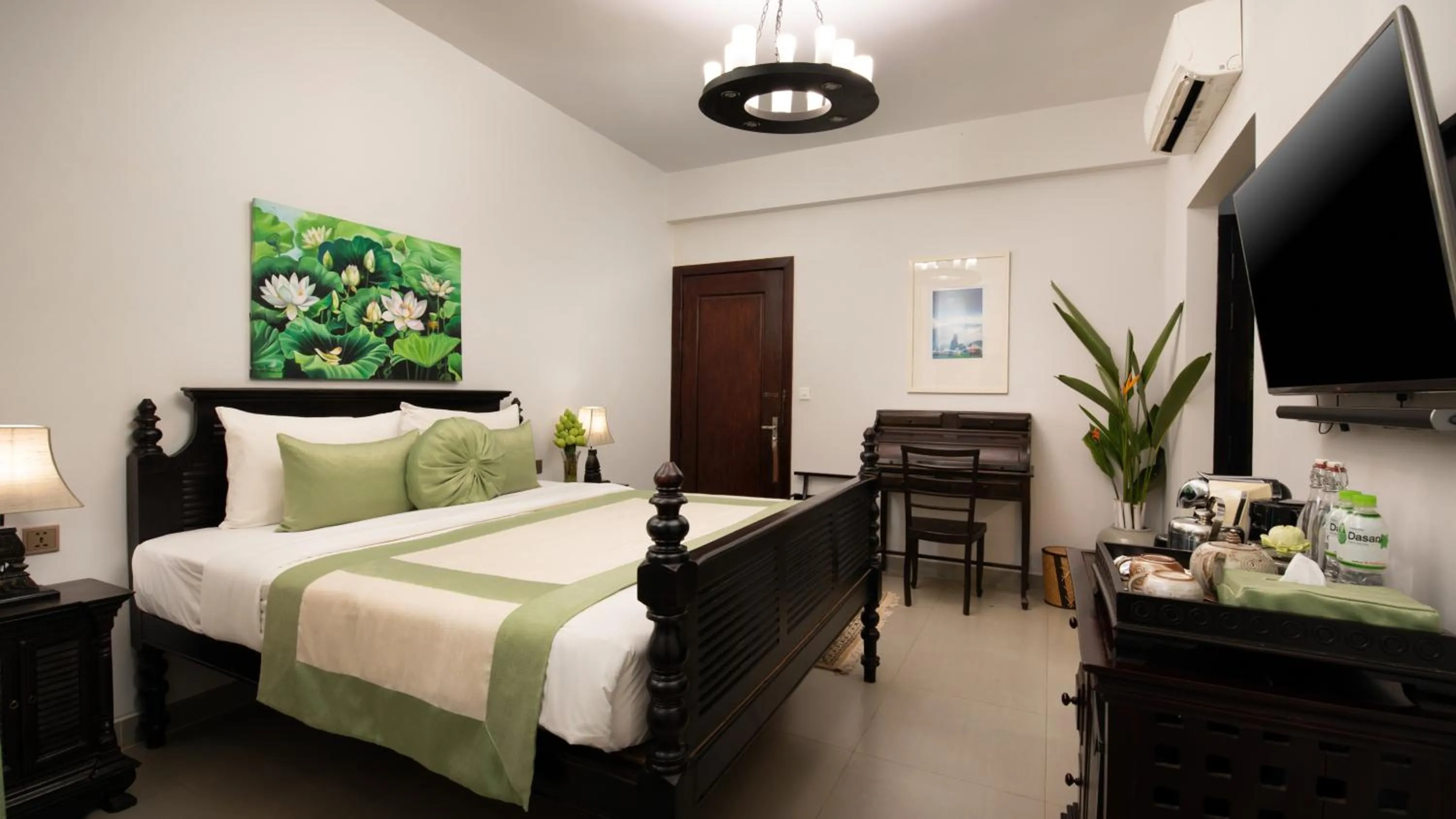 Bedroom, Bed in Mane History Lovers