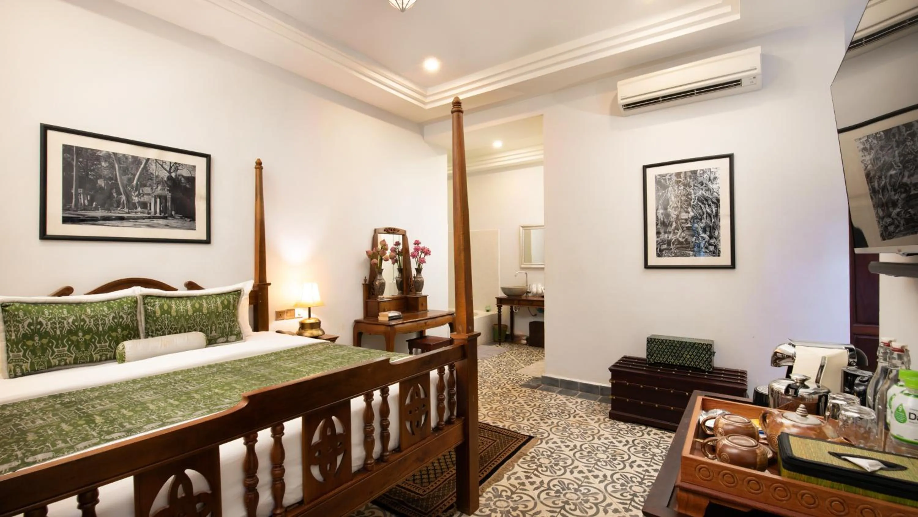 Bedroom, Bed in Mane History Lovers